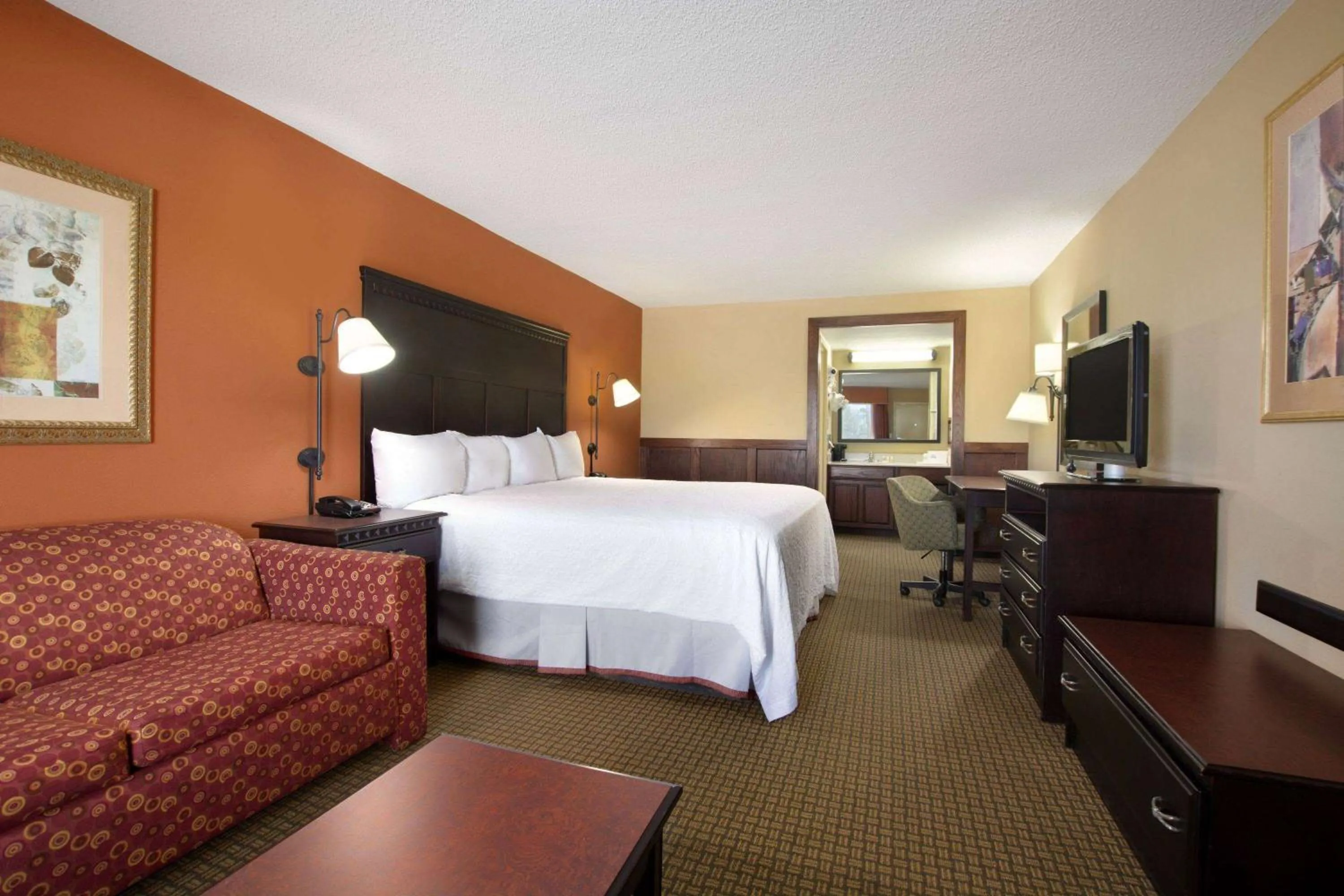 Photo of the whole room, Bed in Days Inn by Wyndham Longview South