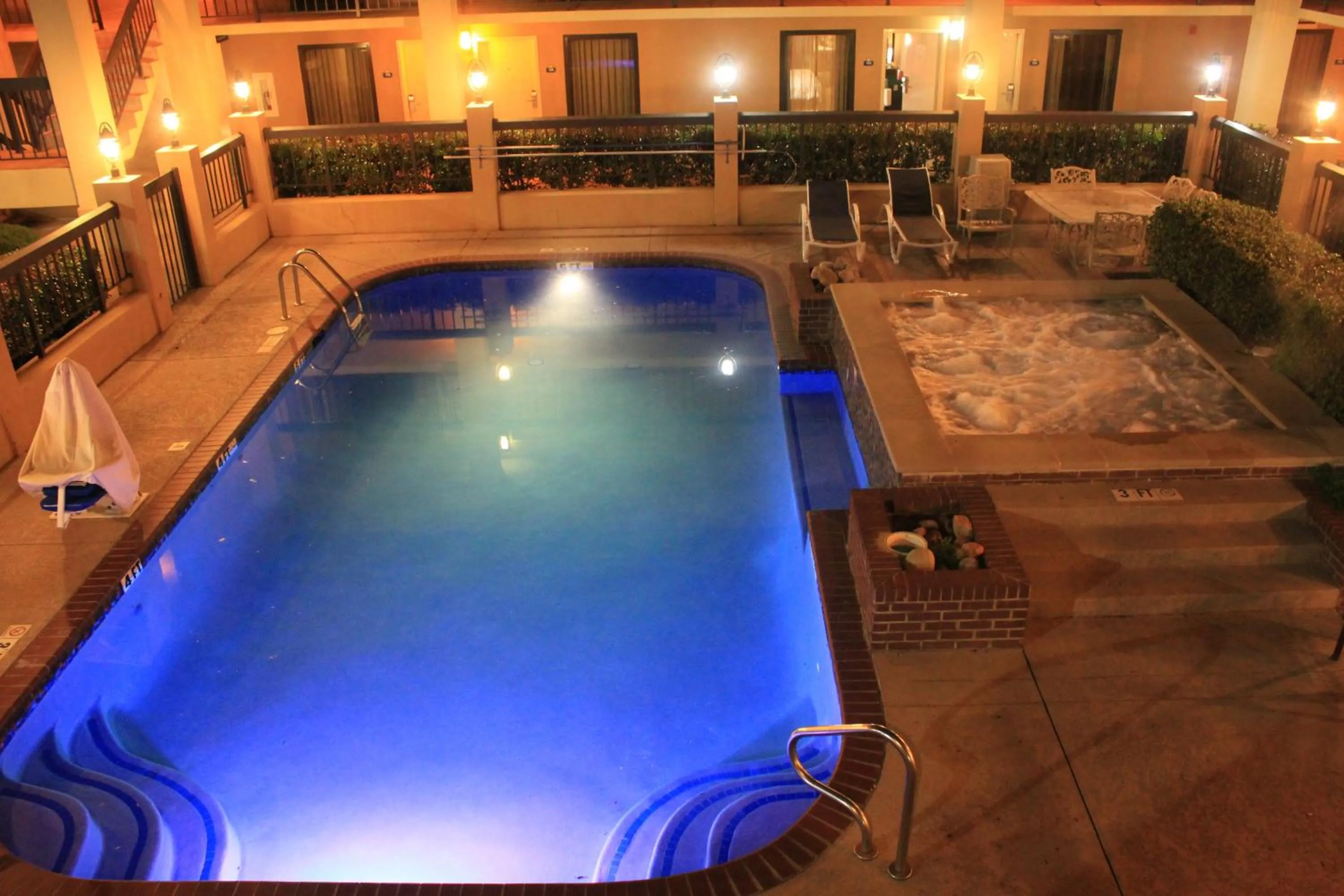 Swimming pool in Days Inn by Wyndham Longview South
