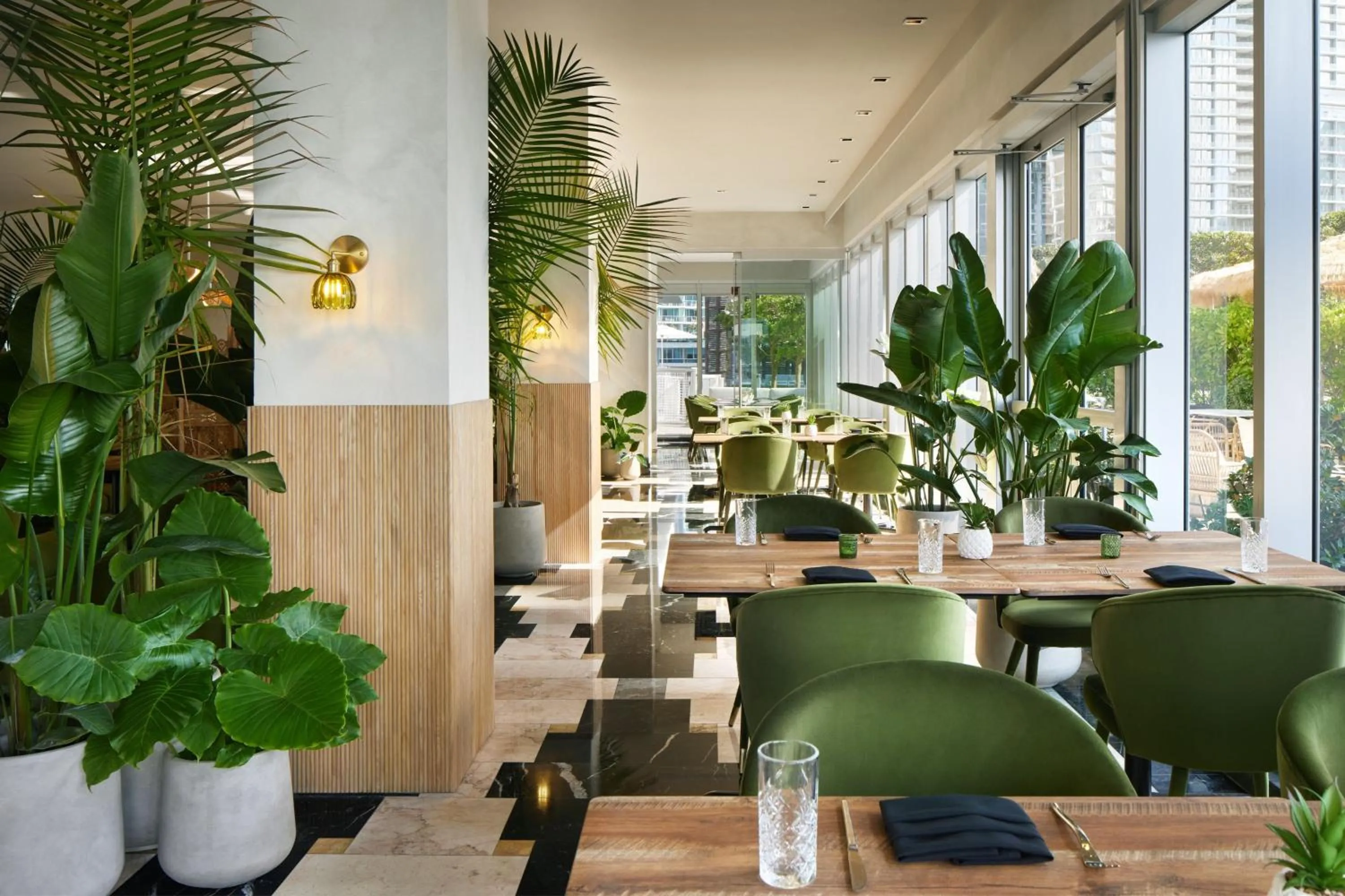 Restaurant/places to eat in W Miami