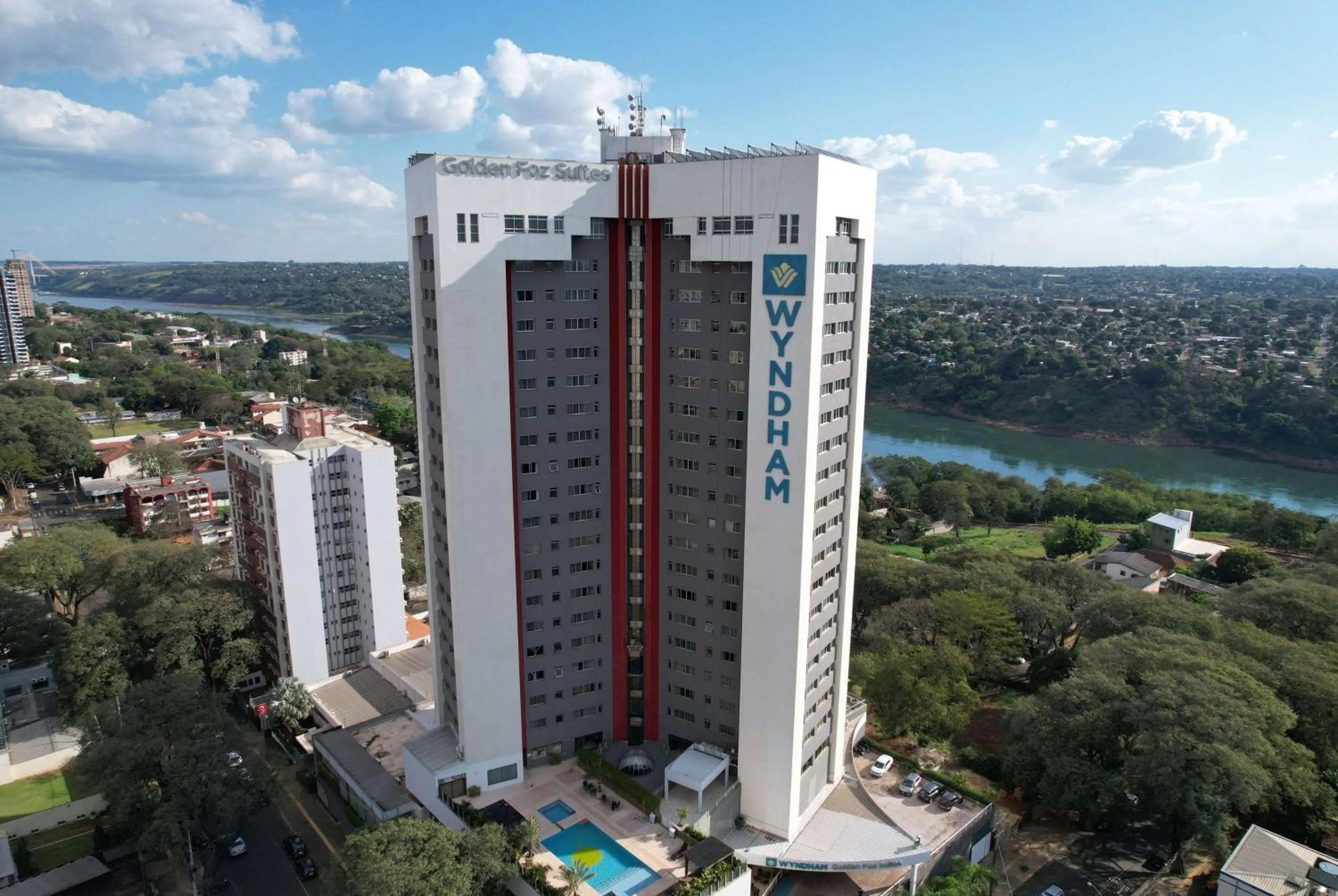 Property building in Wyndham Golden Foz Suítes