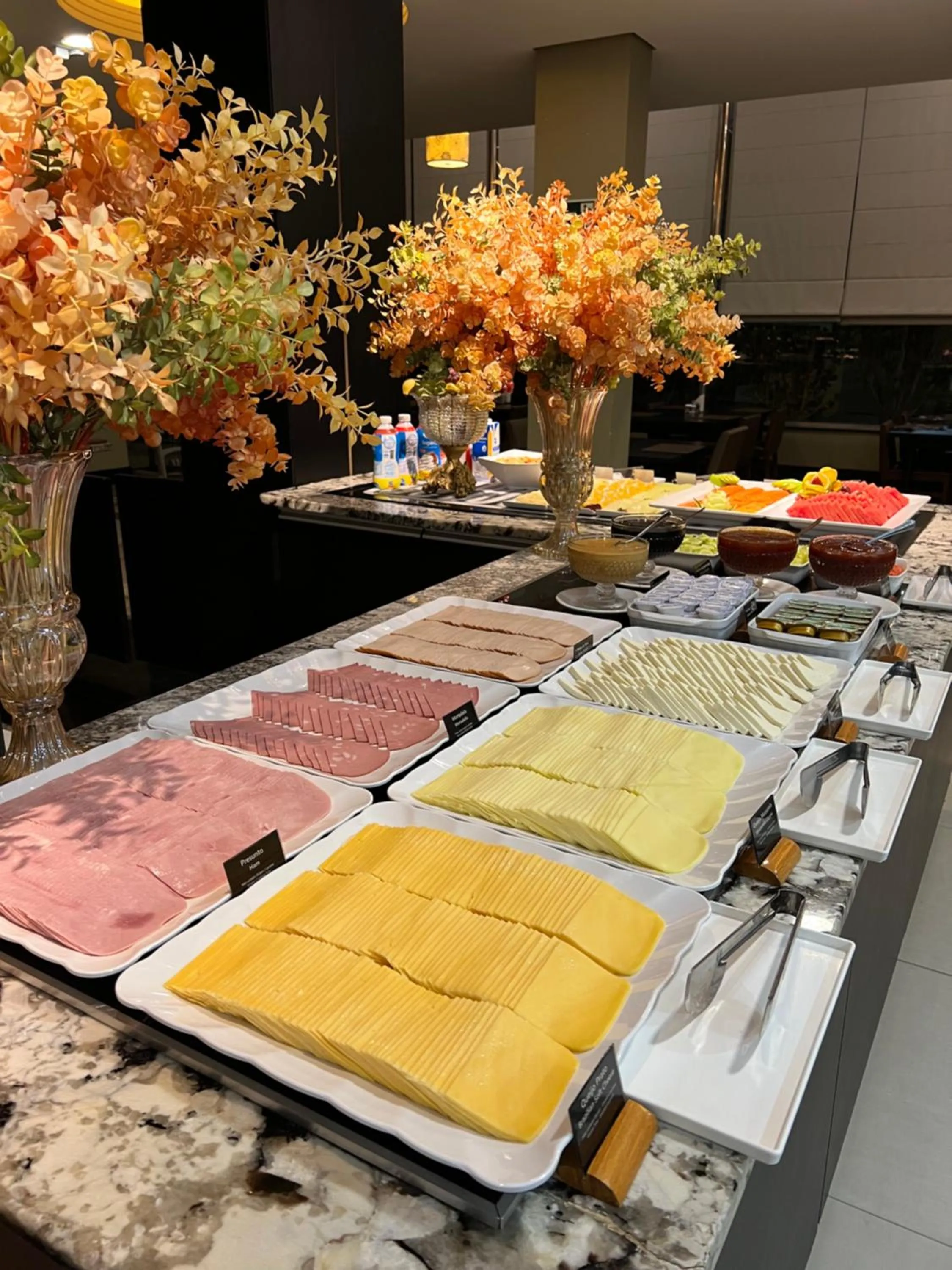 Breakfast in Wyndham Golden Foz Suítes