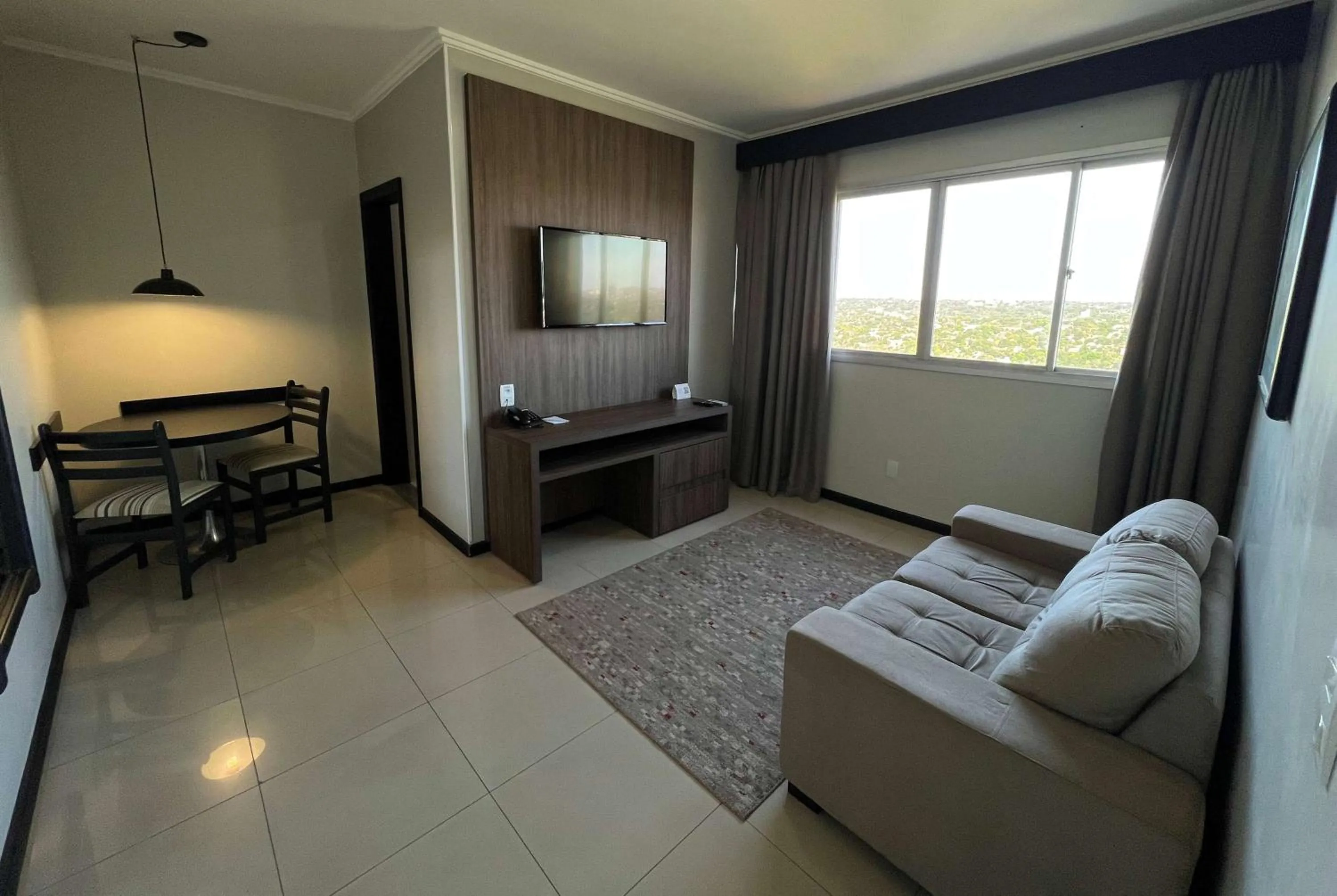 Photo of the whole room, Bed in Wyndham Golden Foz Suítes