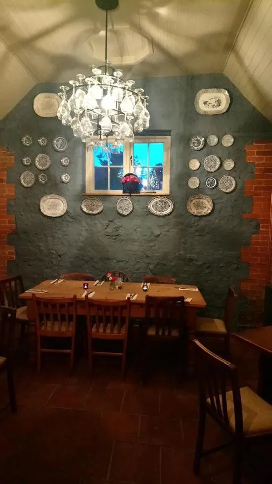 The Three Horseshoes