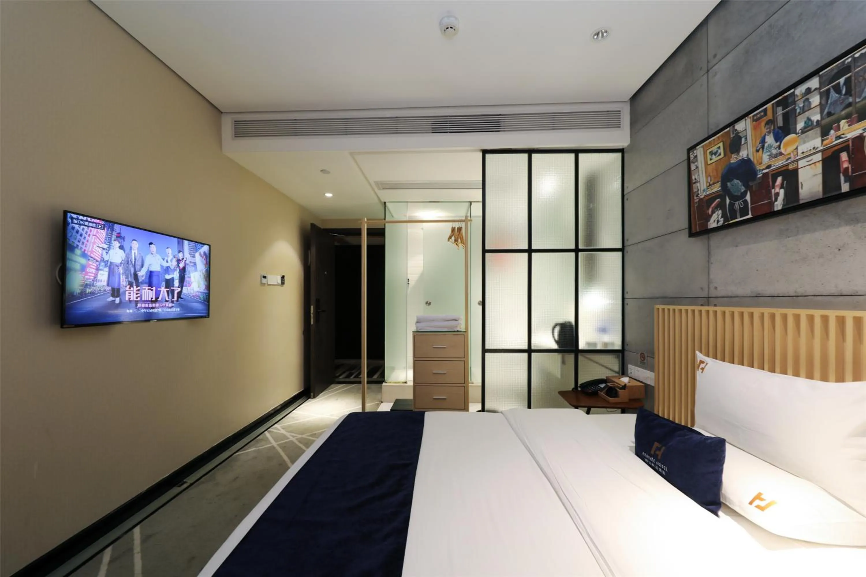 Bedroom, TV/Entertainment Center in Arrivee Hotel