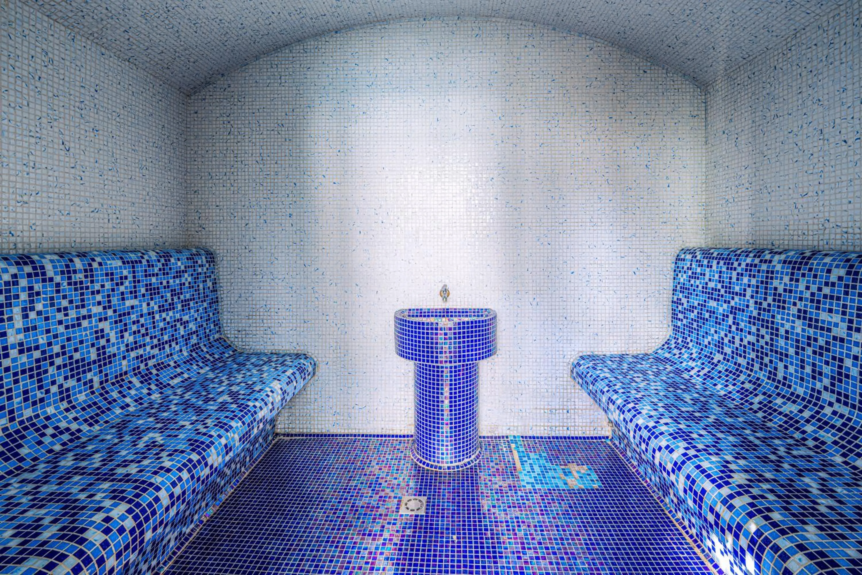 Steam room in MPM Hotel Guinness