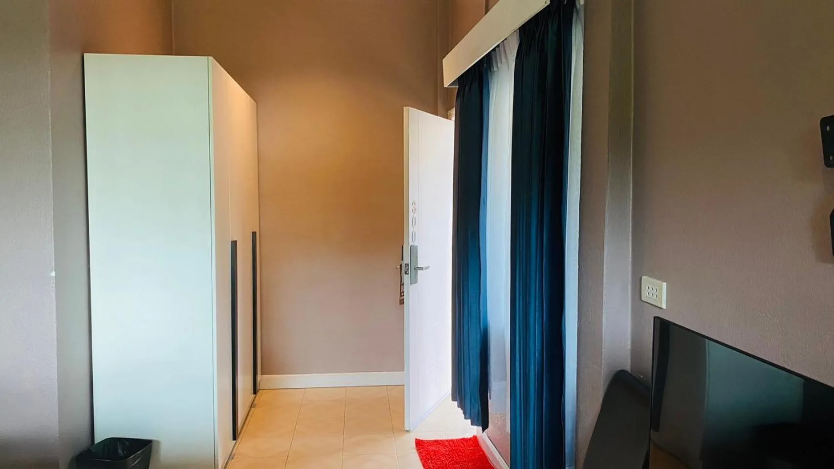 wardrobe in Bella Vista Beach Resort Koh Lipe