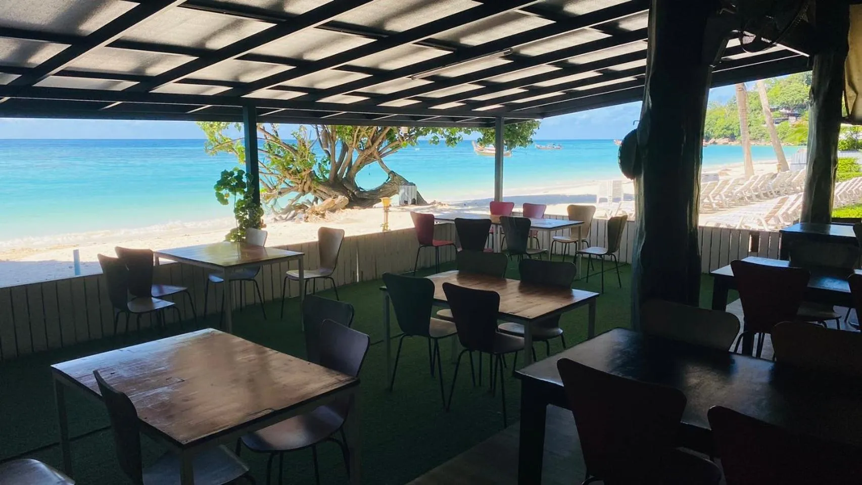 Restaurant/places to eat in Bella Vista Beach Resort Koh Lipe