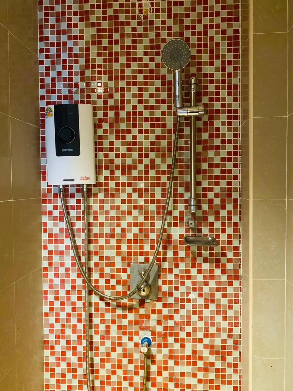 Shower in Bella Vista Beach Resort Koh Lipe