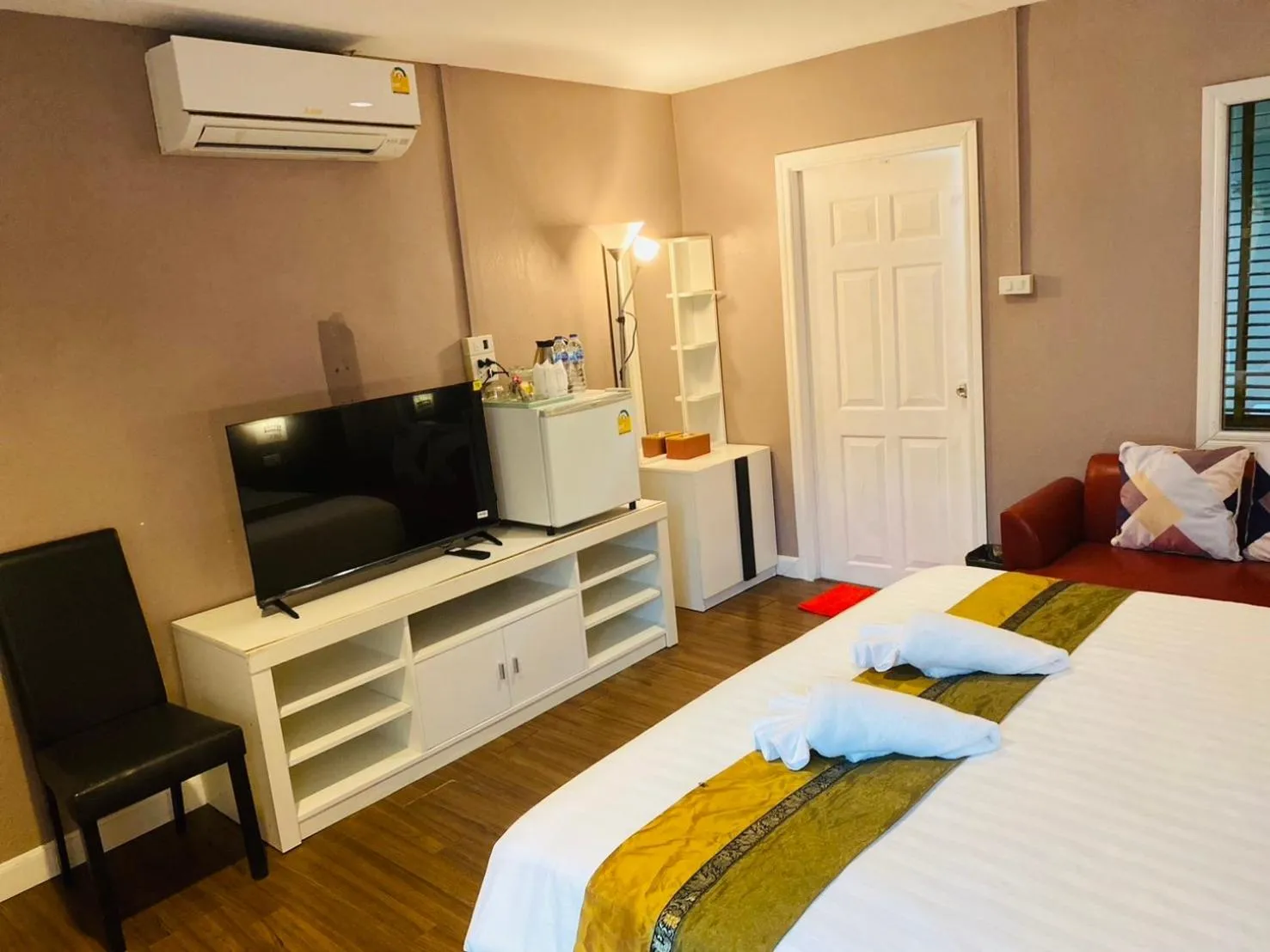 Bedroom, Bed in Bella Vista Beach Resort Koh Lipe