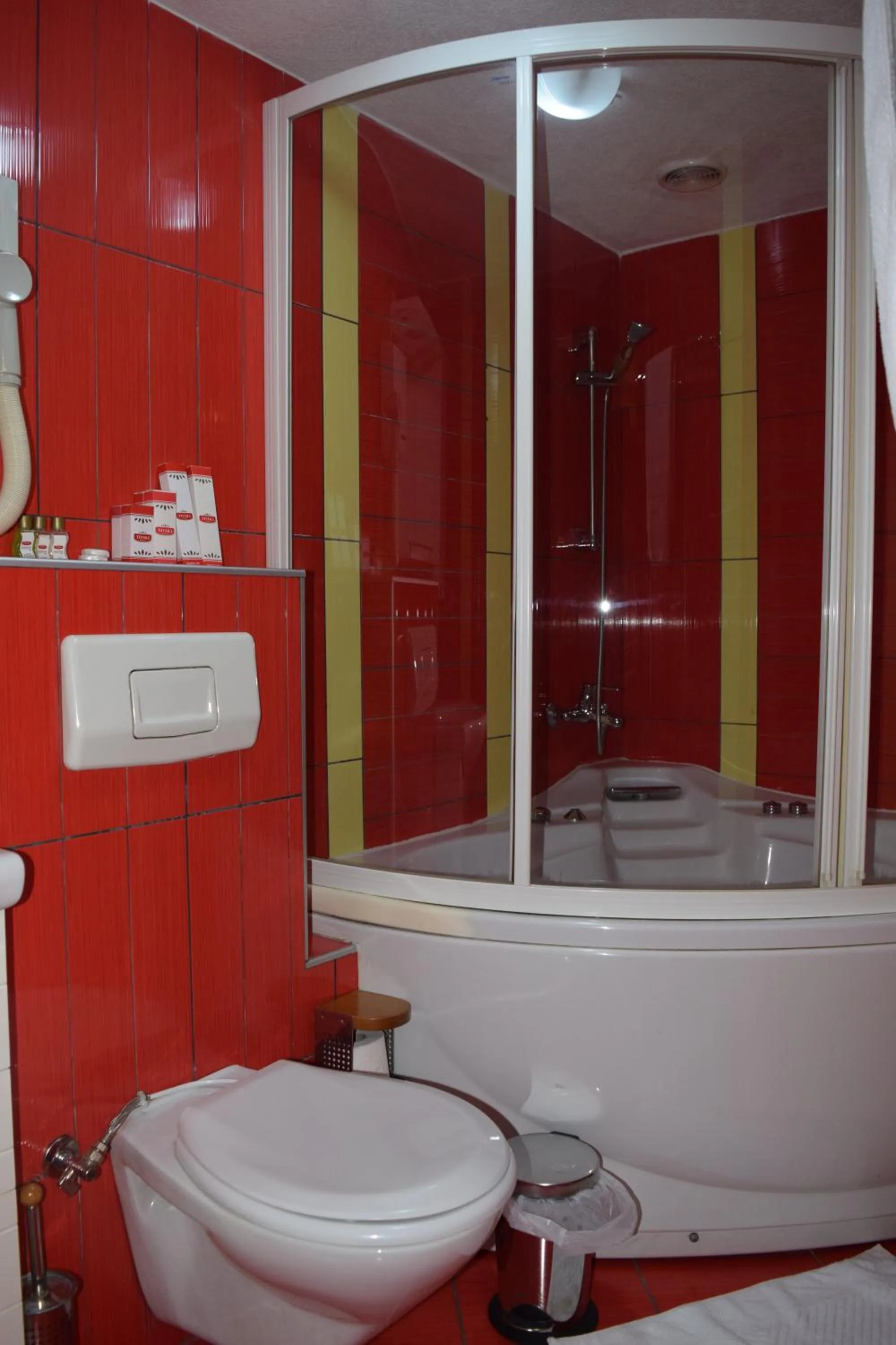 Shower in Hotel Tivoli