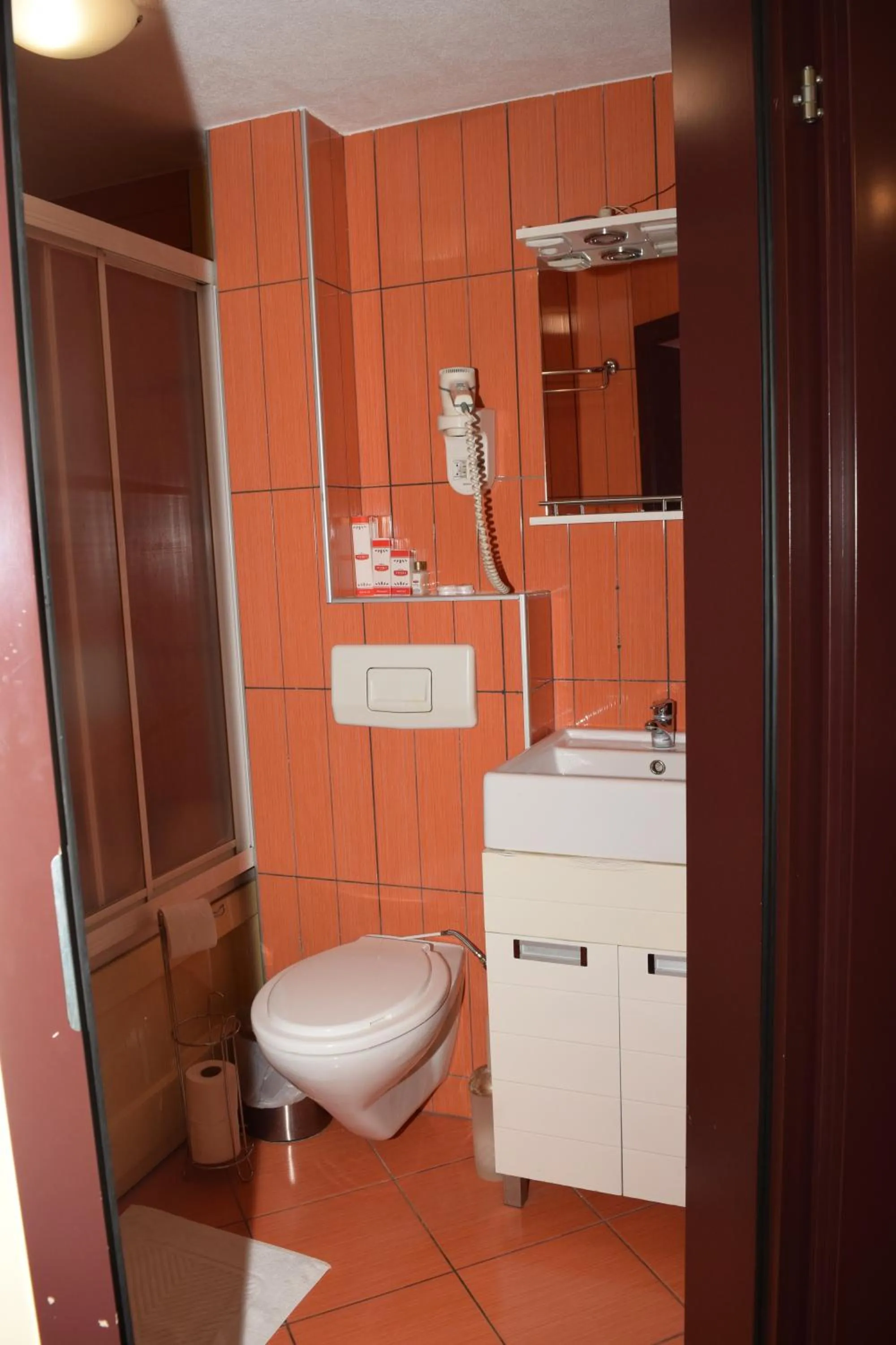 Shower in Hotel Tivoli