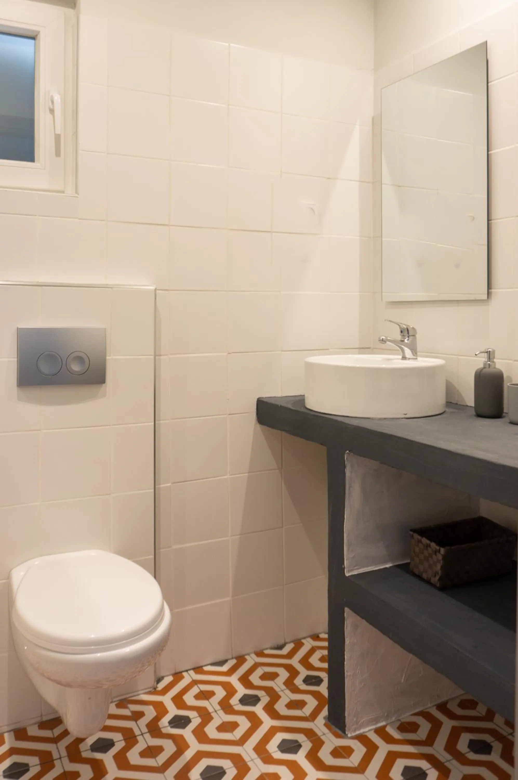 Toilet in Dioskouros Hostel