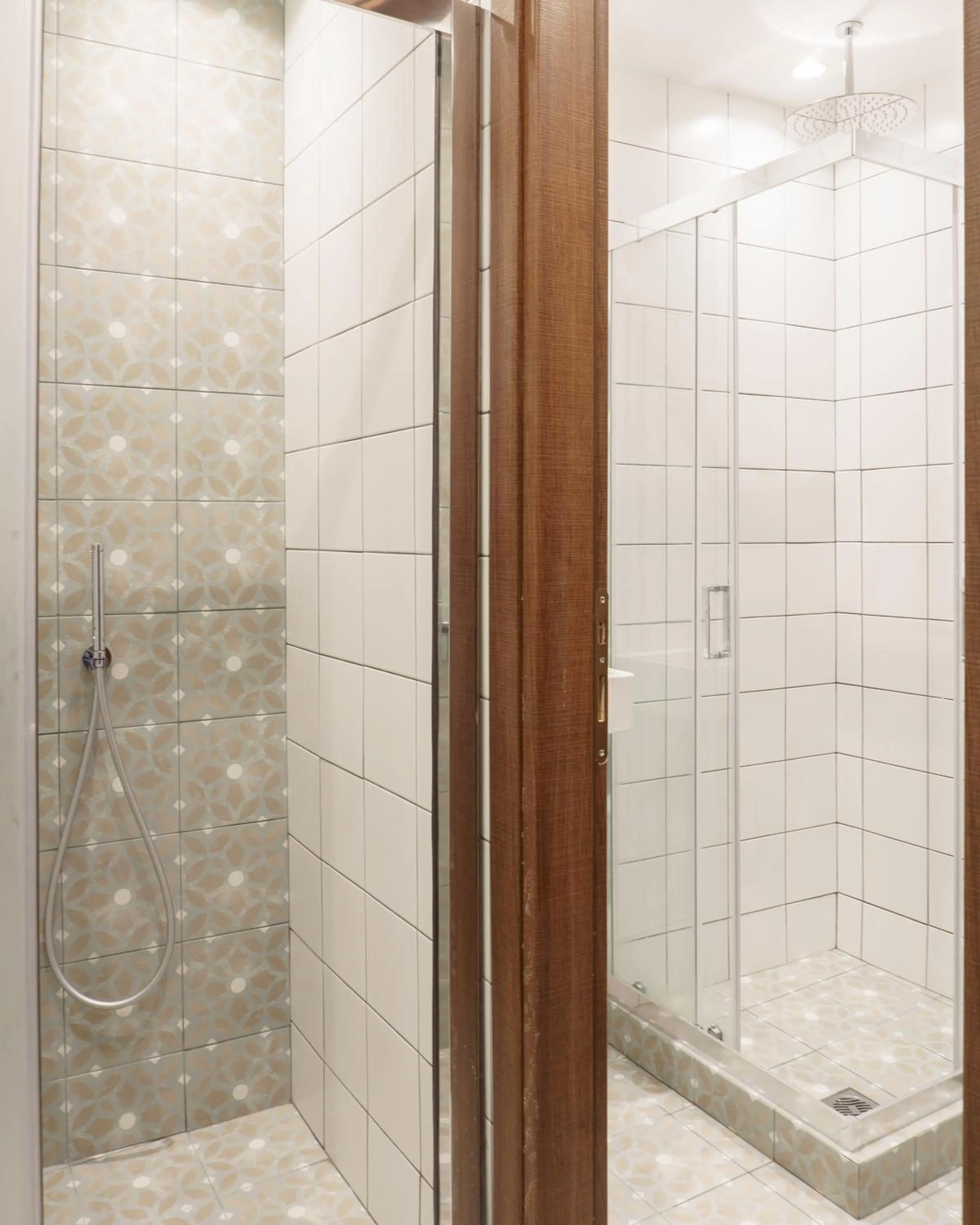 Shower in Dioskouros Hostel