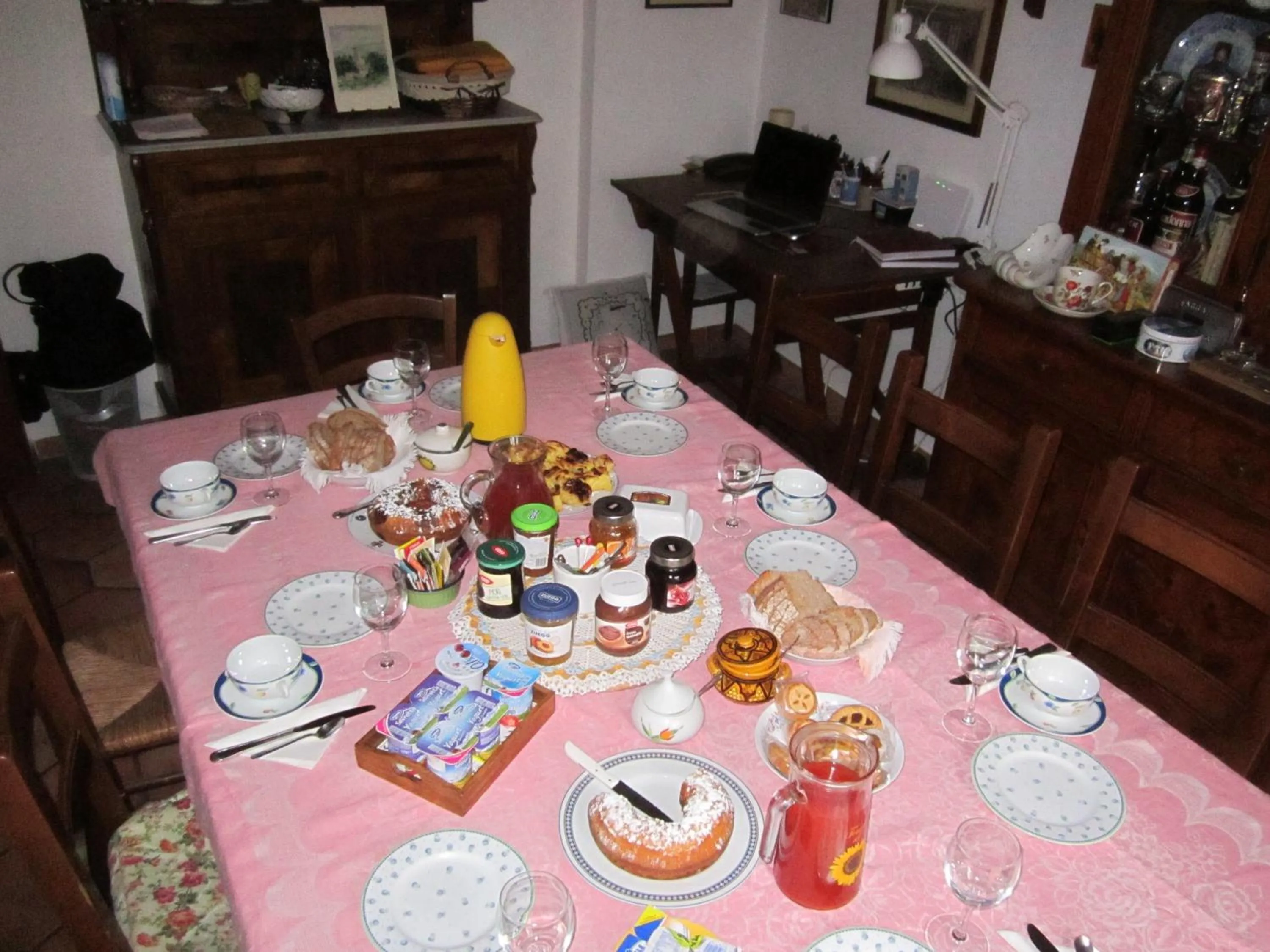 Breakfast in B&B "La Pieve" - Locanda per Viandanti
