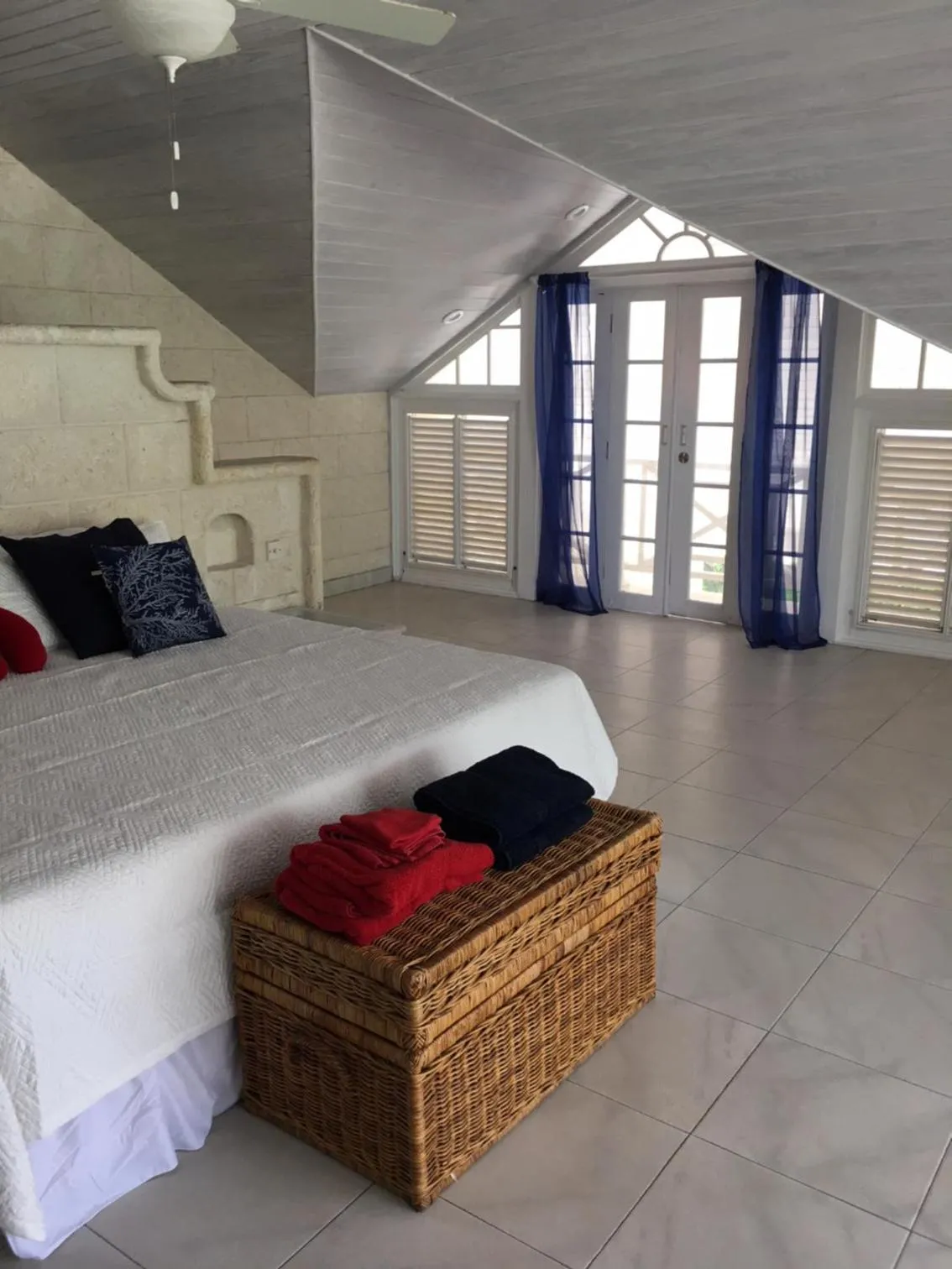 Bed in Tantalus Villa