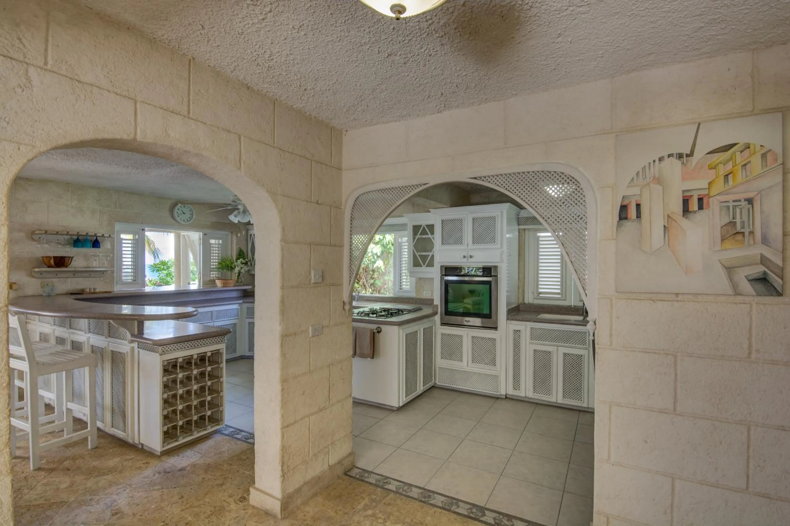 Kitchen or kitchenette in Tantalus Villa