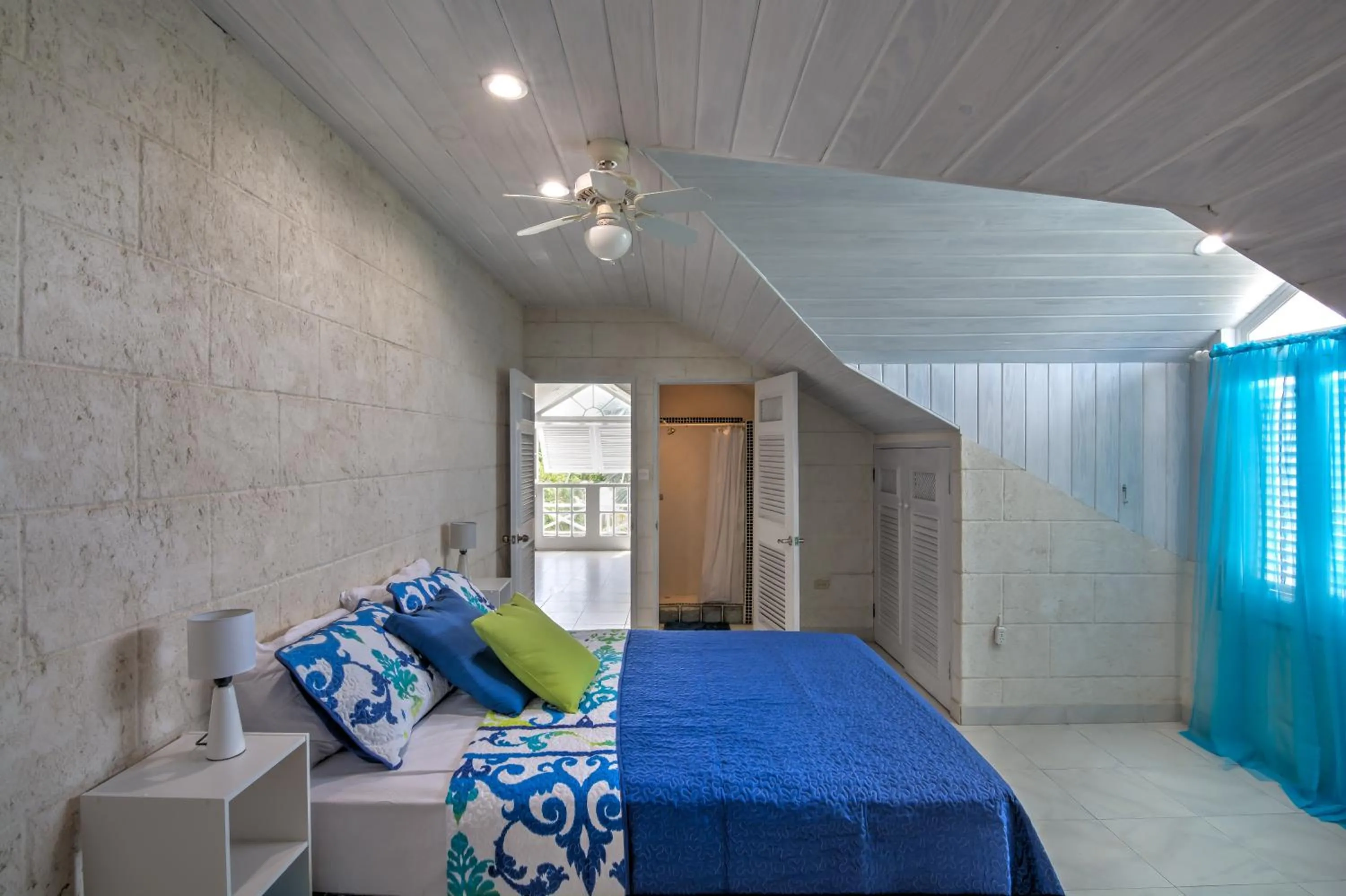 Bedroom, Bed in Tantalus Villa