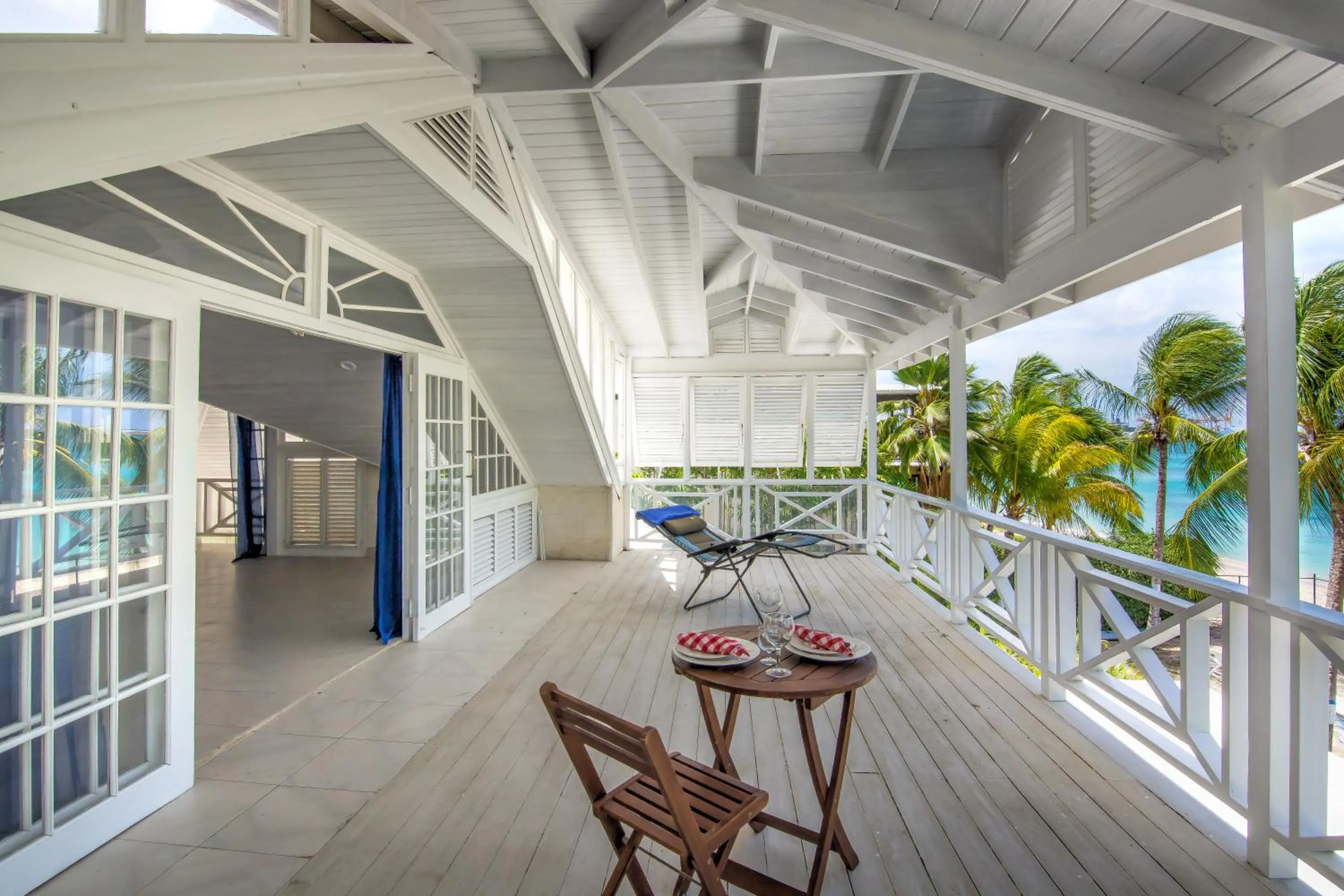 Balcony/Terrace in Tantalus Villa