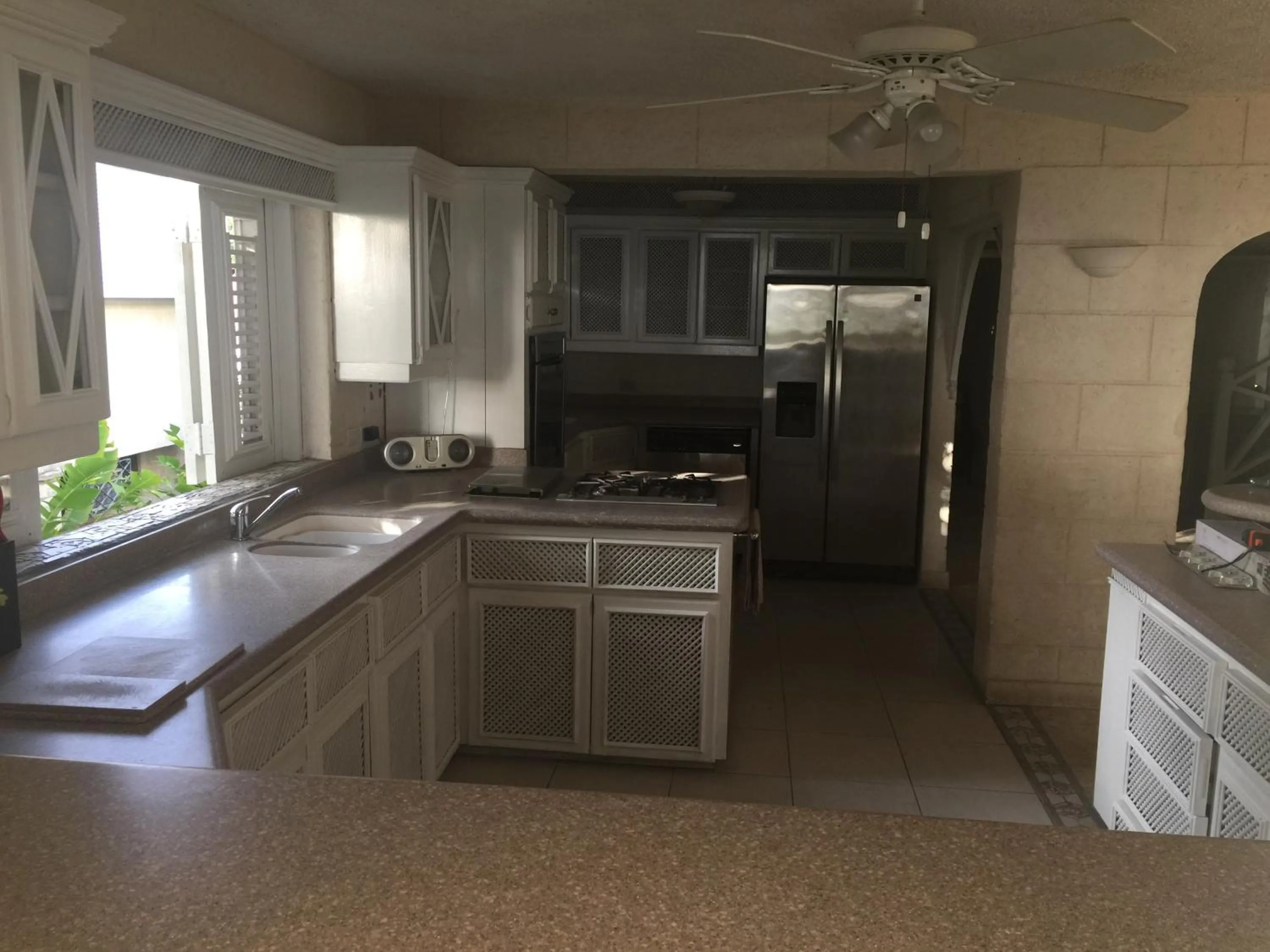 Kitchen or kitchenette in Tantalus Villa