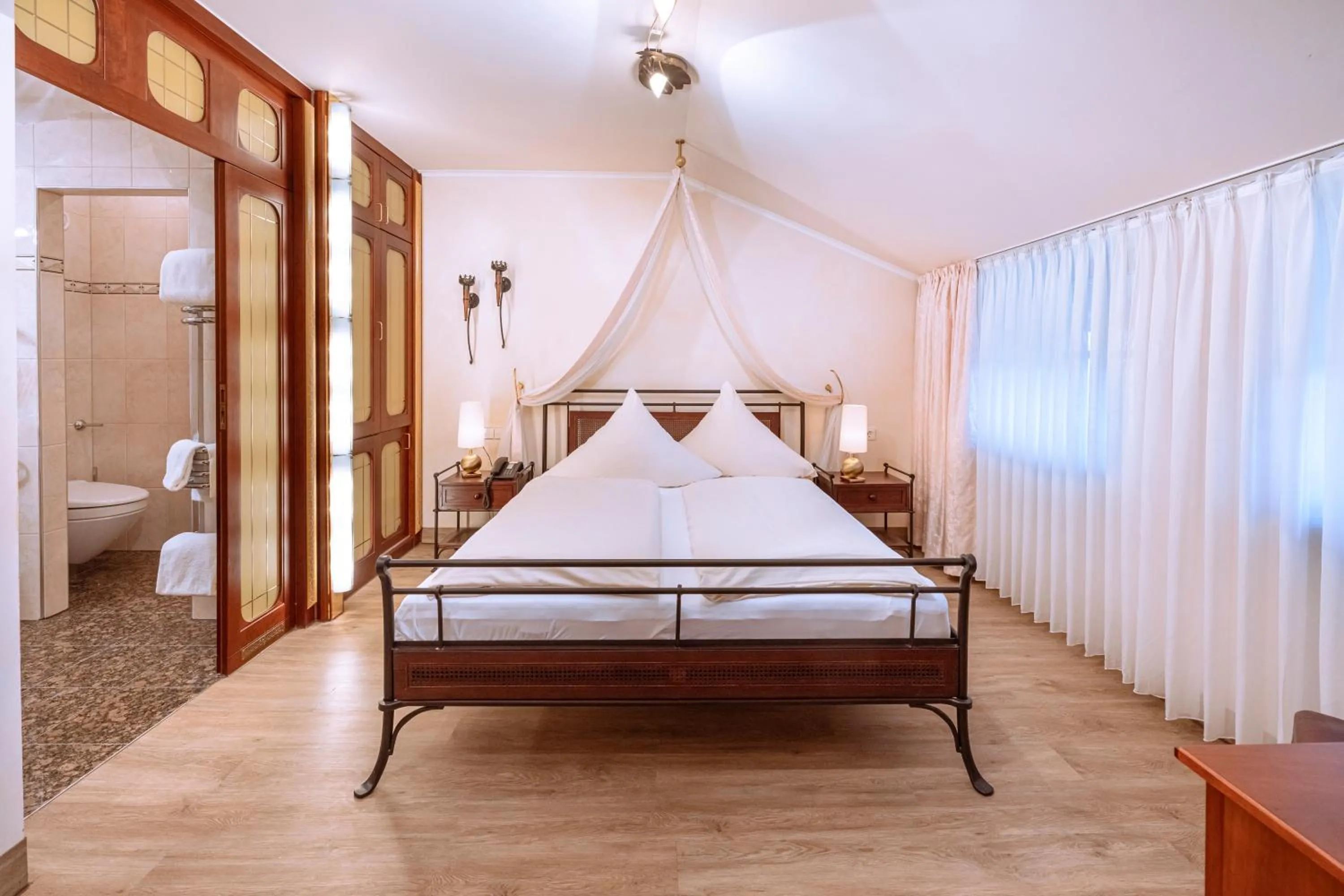 Bed in Hotel Neuwirt