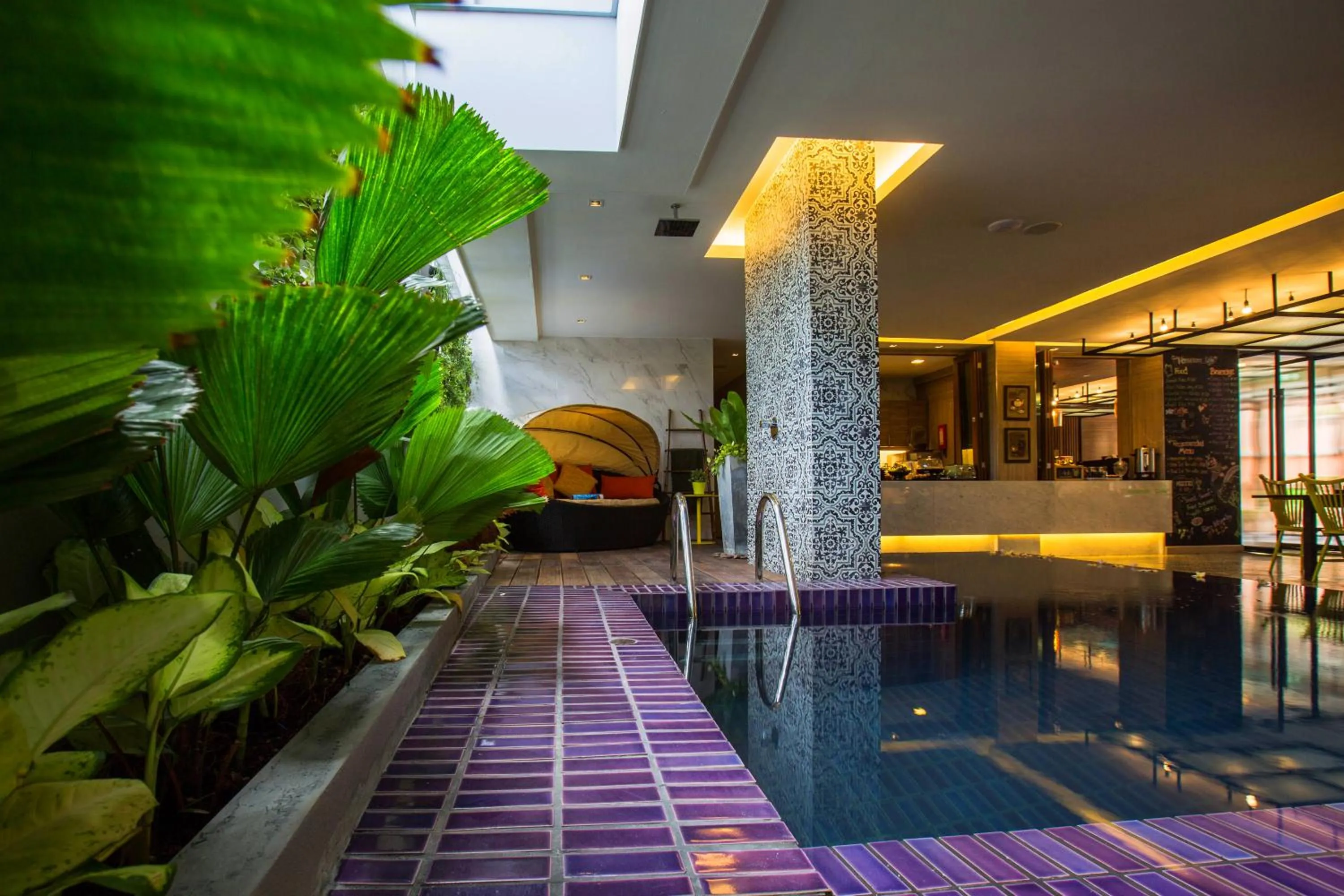 Day in Ploen Chaweng by Tolani