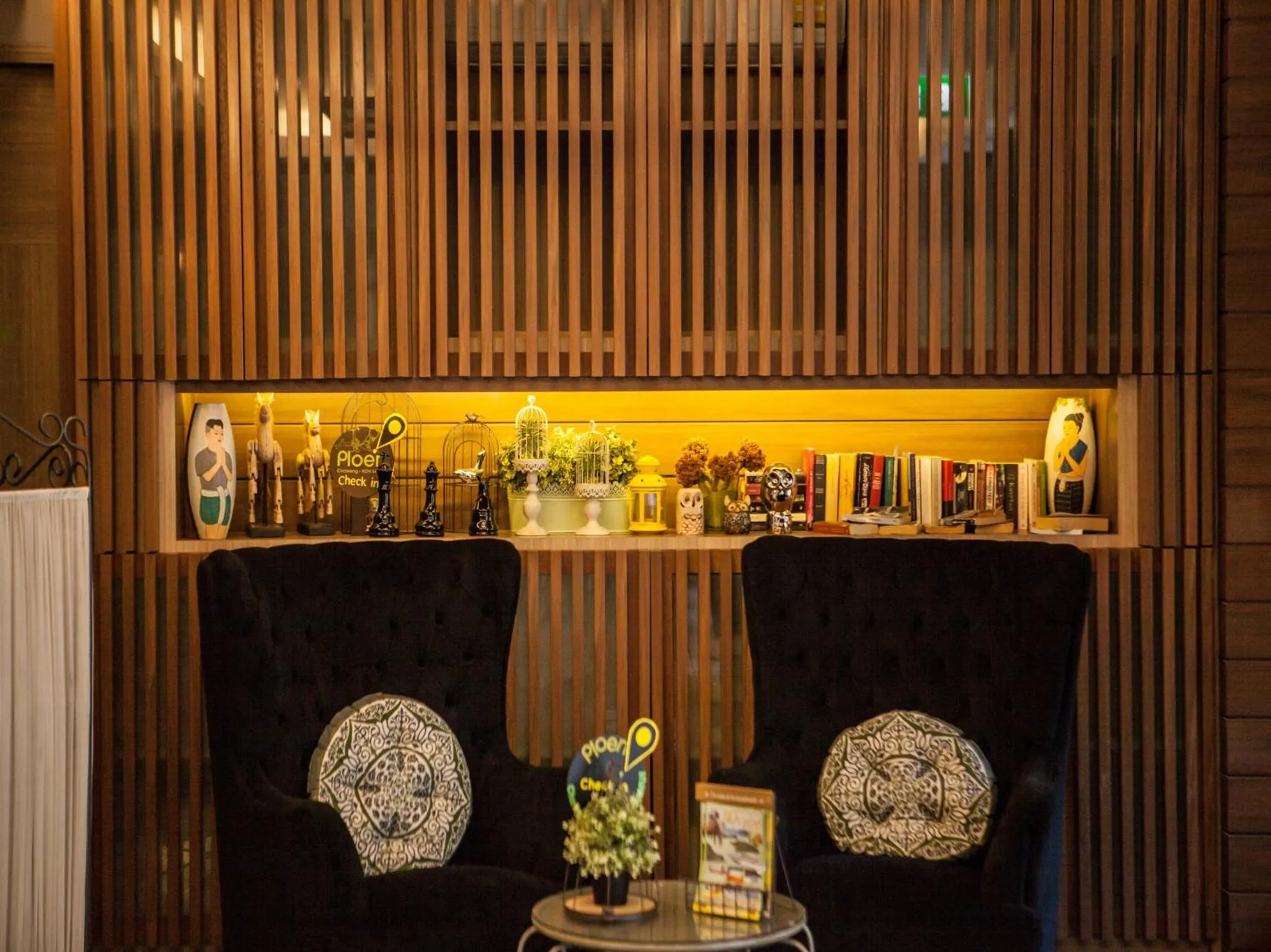 Library in Ploen Chaweng by Tolani