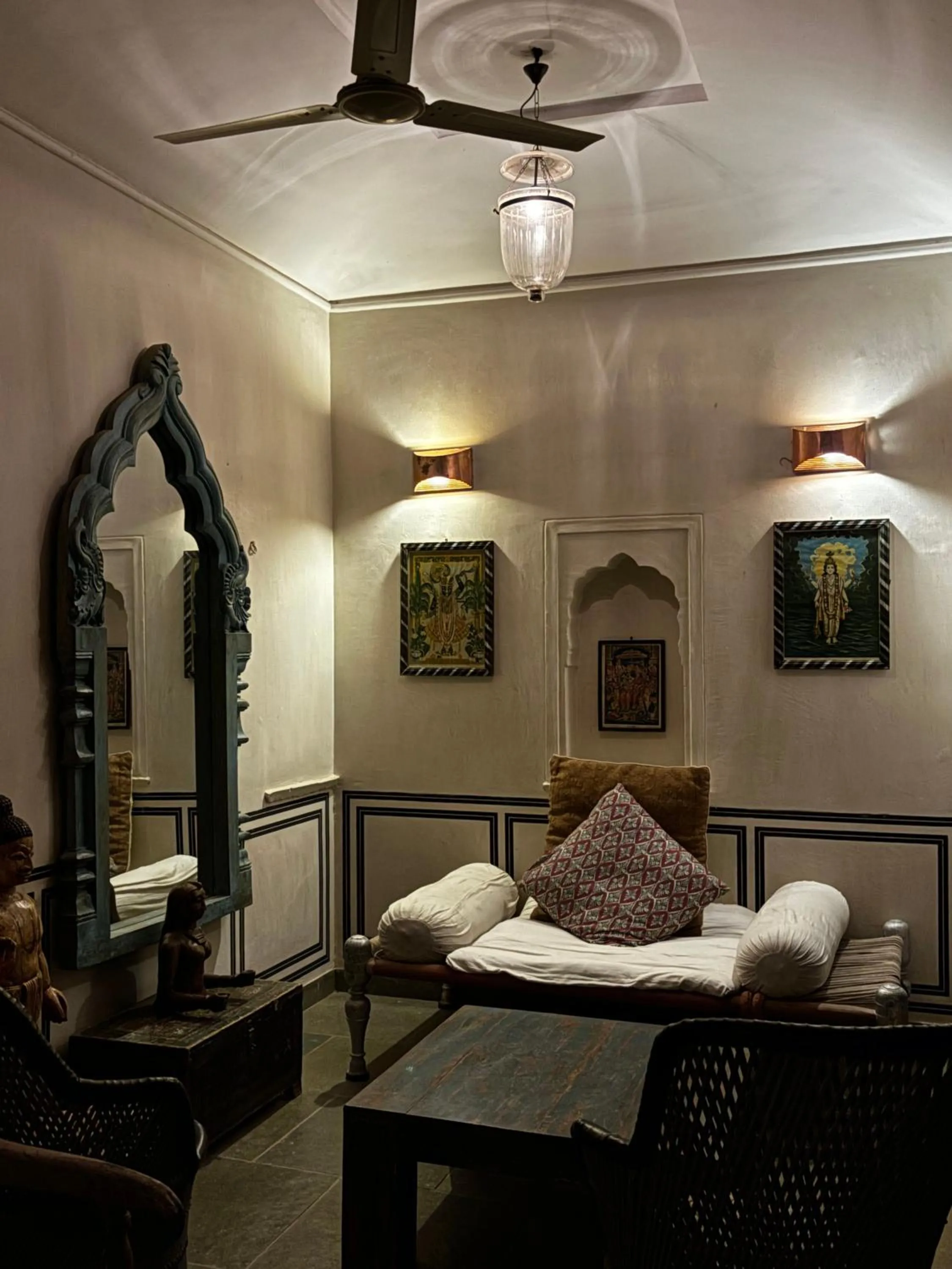 Bed in Mandawa Kothi