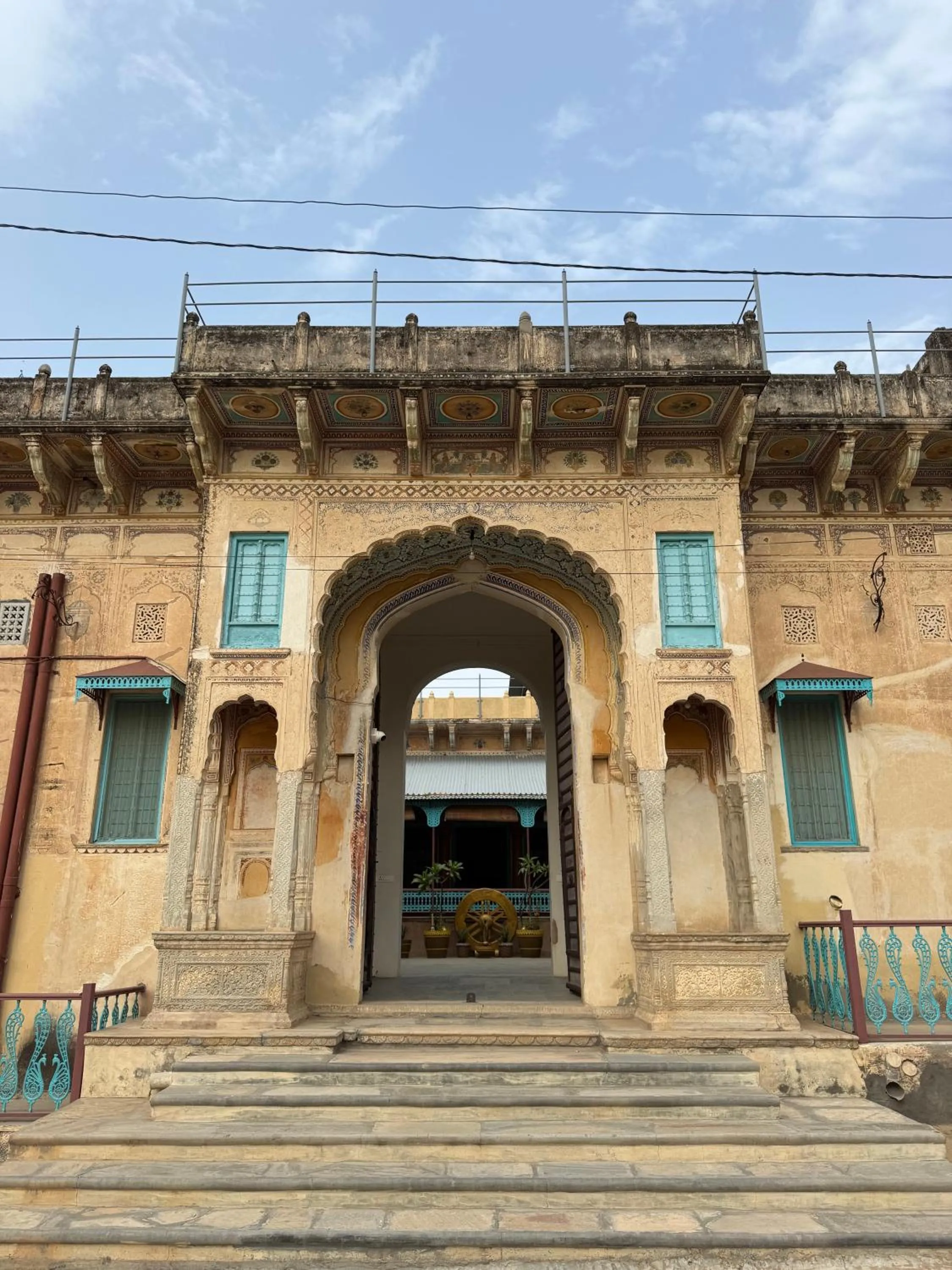 Facade/entrance in Mandawa Kothi