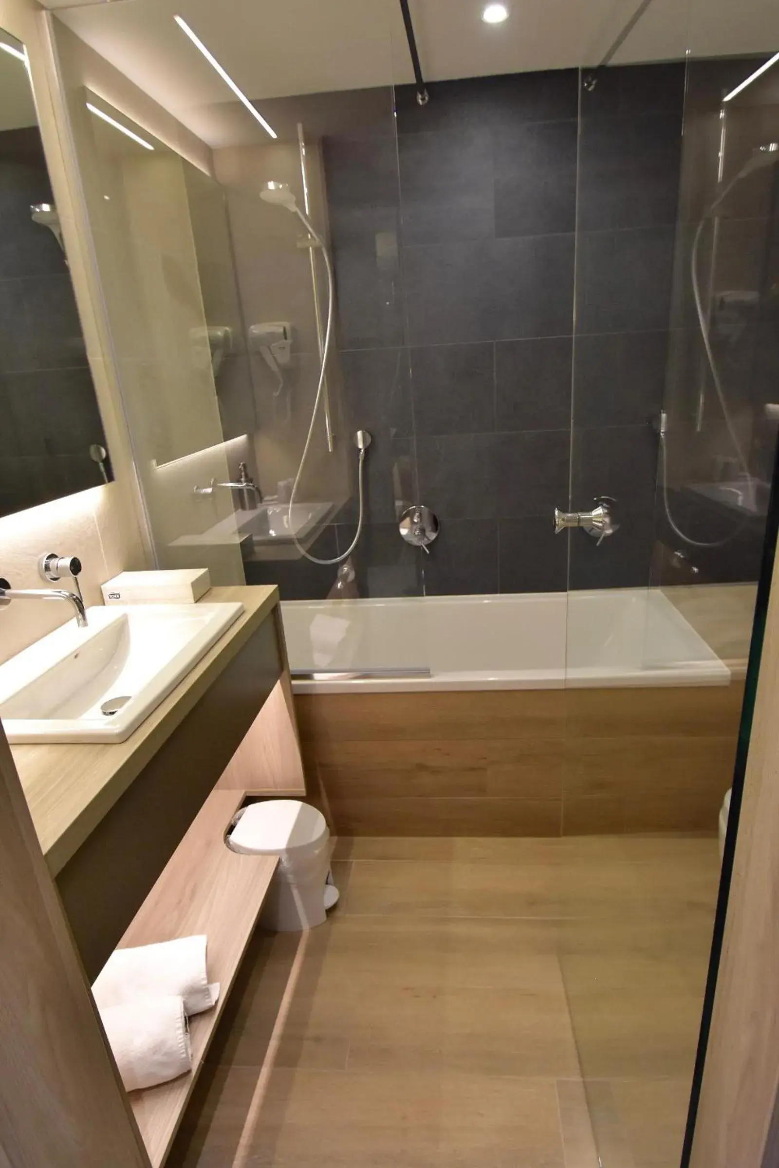 Budget Room - single occupancy in Hotel Nelson Budget Room - single occupancy in Hotel Nelson