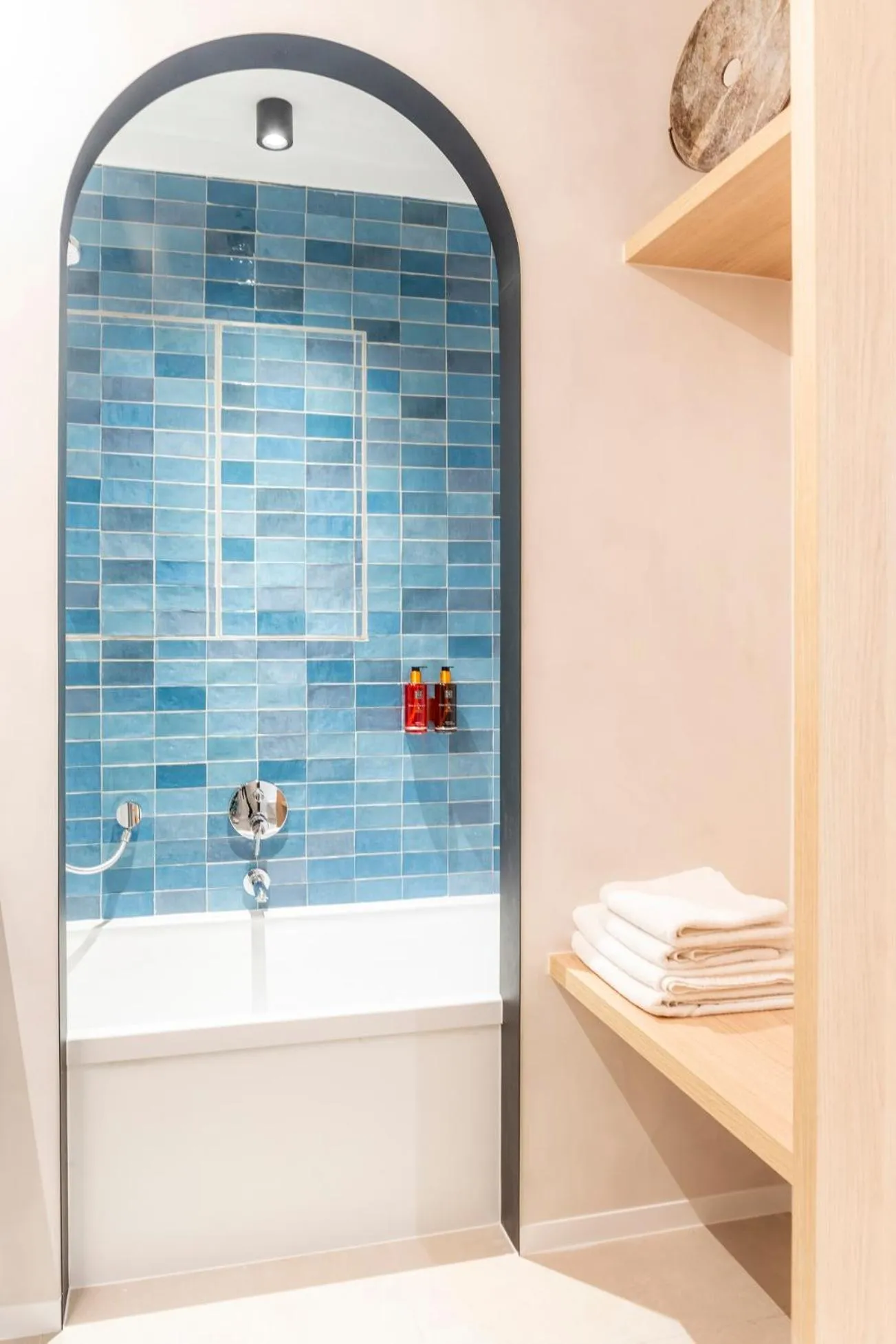 Shower in Hotel Nelson