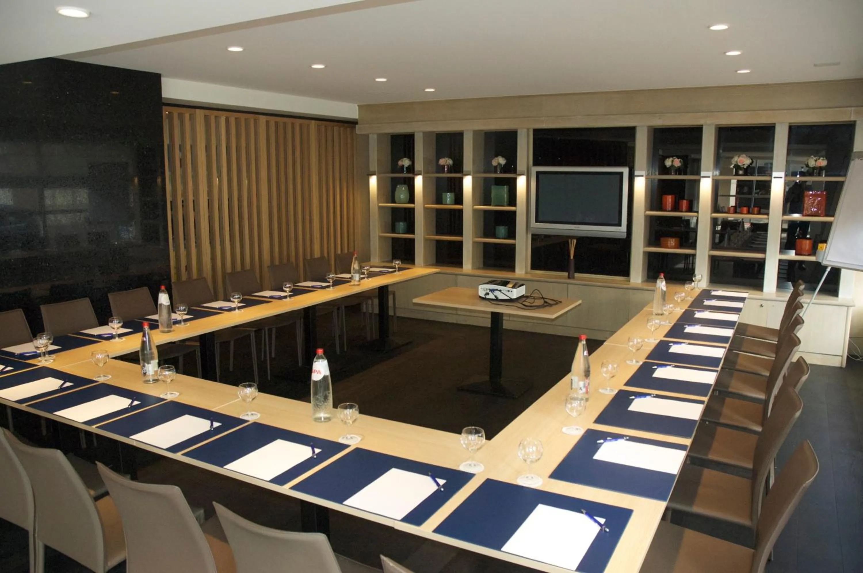 Business facilities in Hotel Nelson