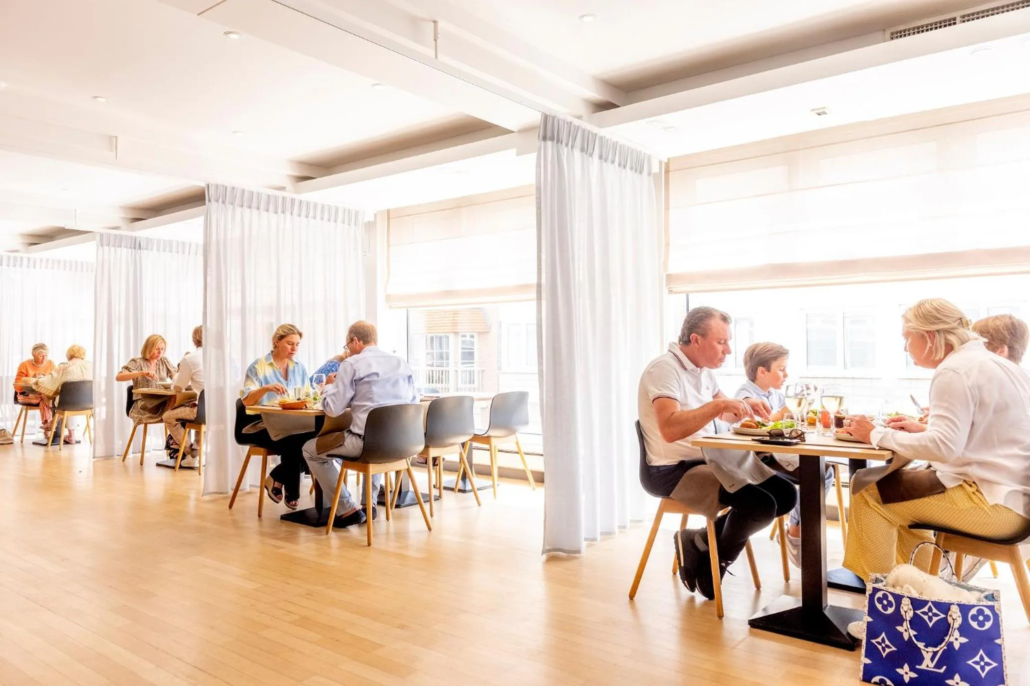 Restaurant/places to eat in Hotel Nelson