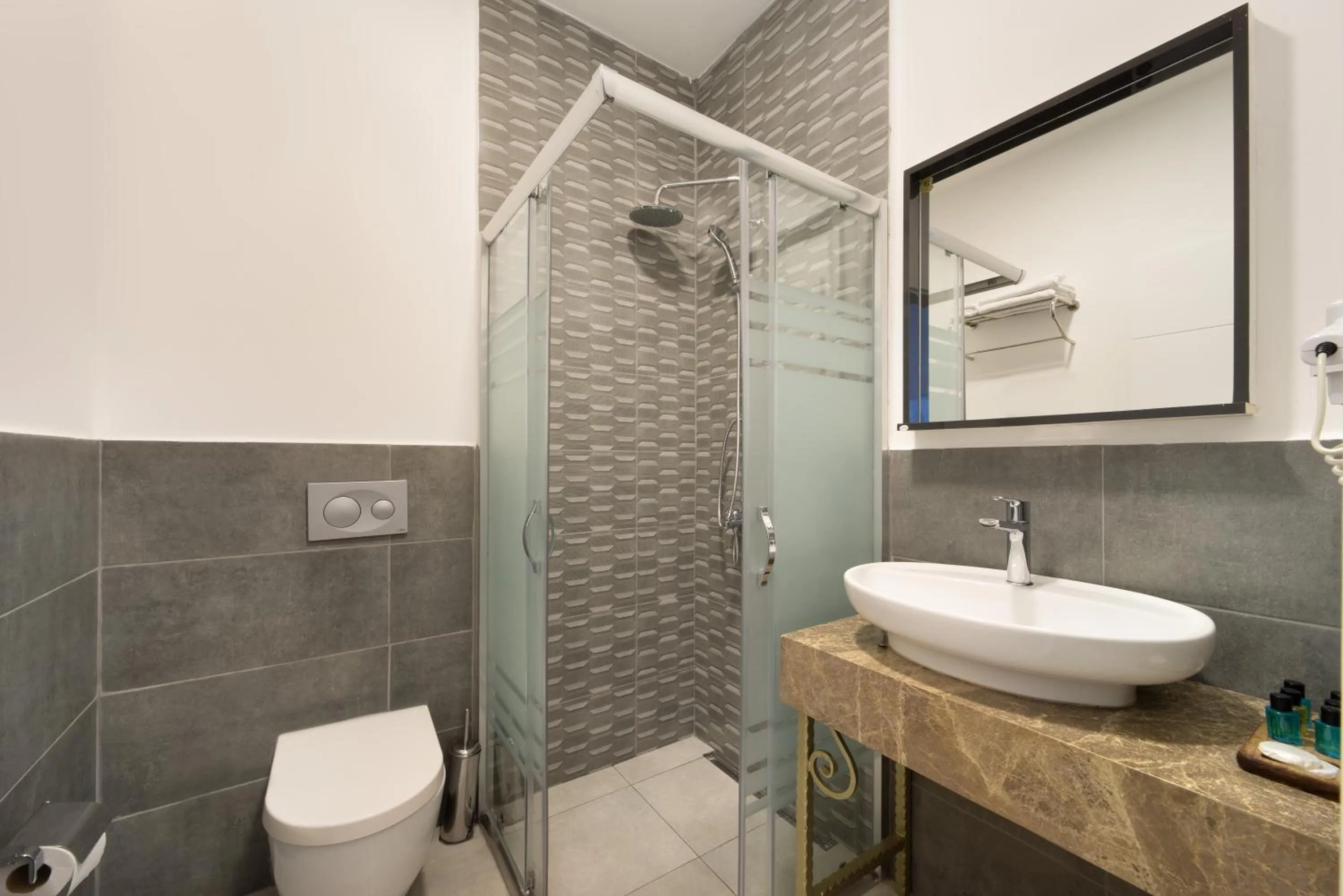 Toilet in Bakırköy DES Suit Otel