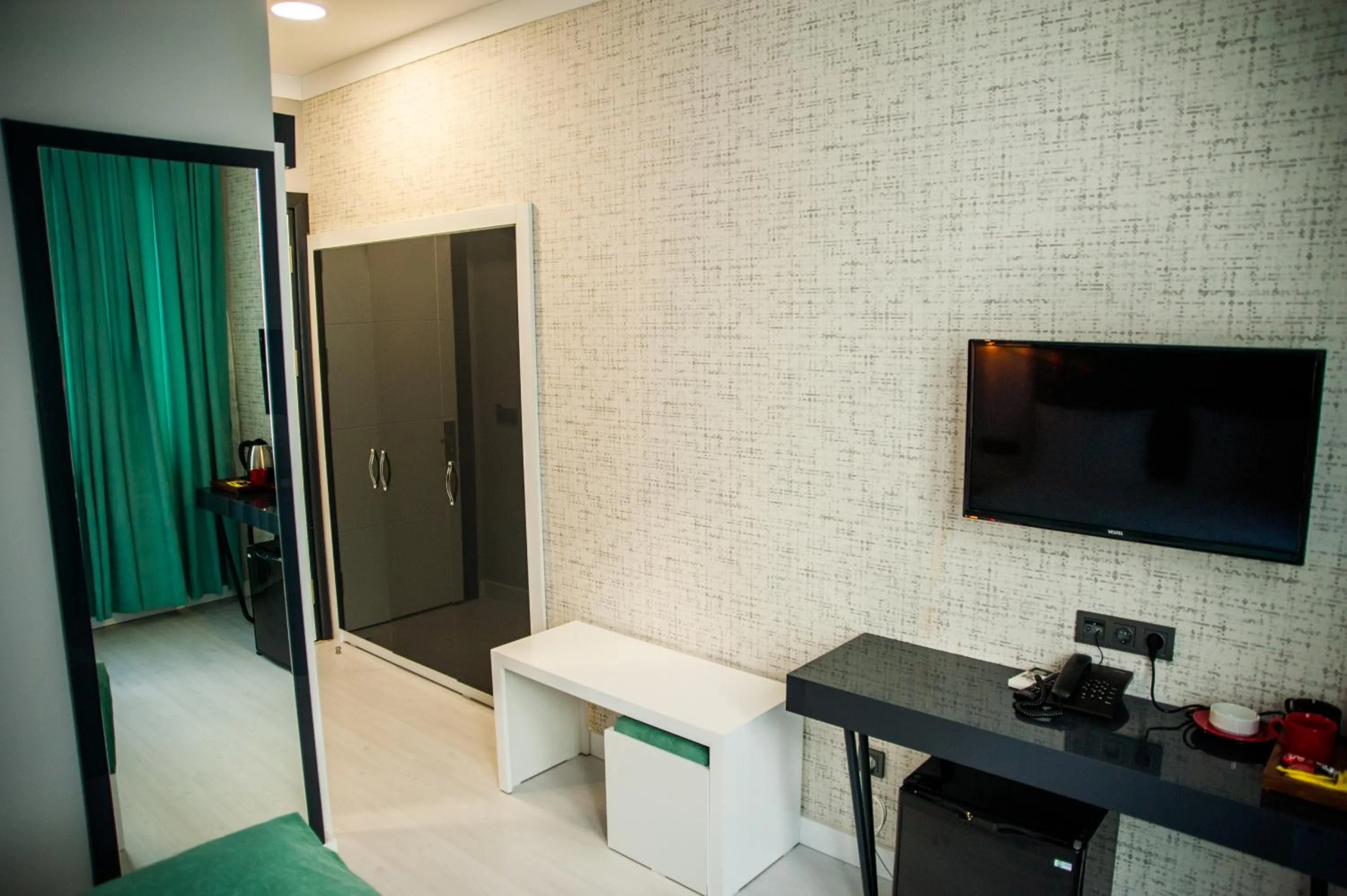 TV and multimedia in Bakırköy DES Suit Otel