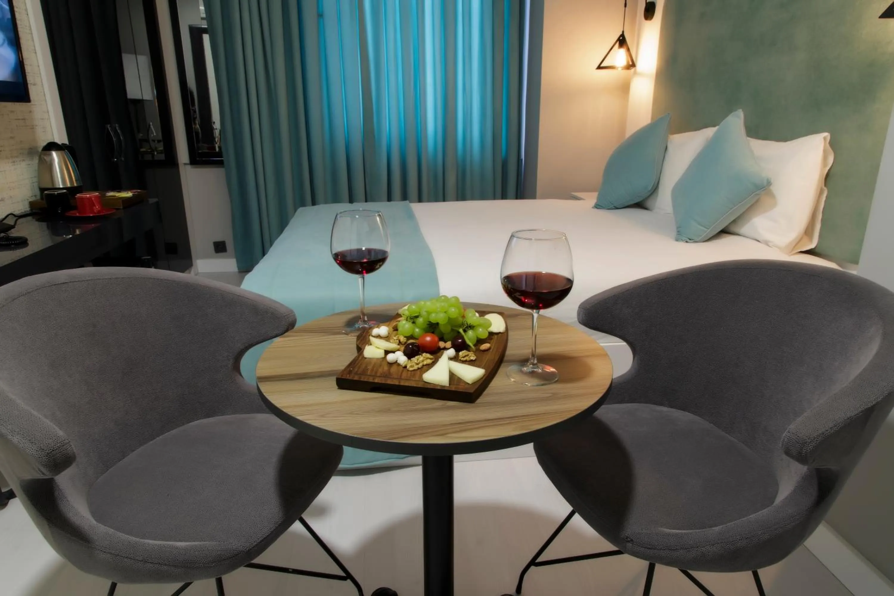 Seating area, Bed in Bakırköy DES Suit Otel