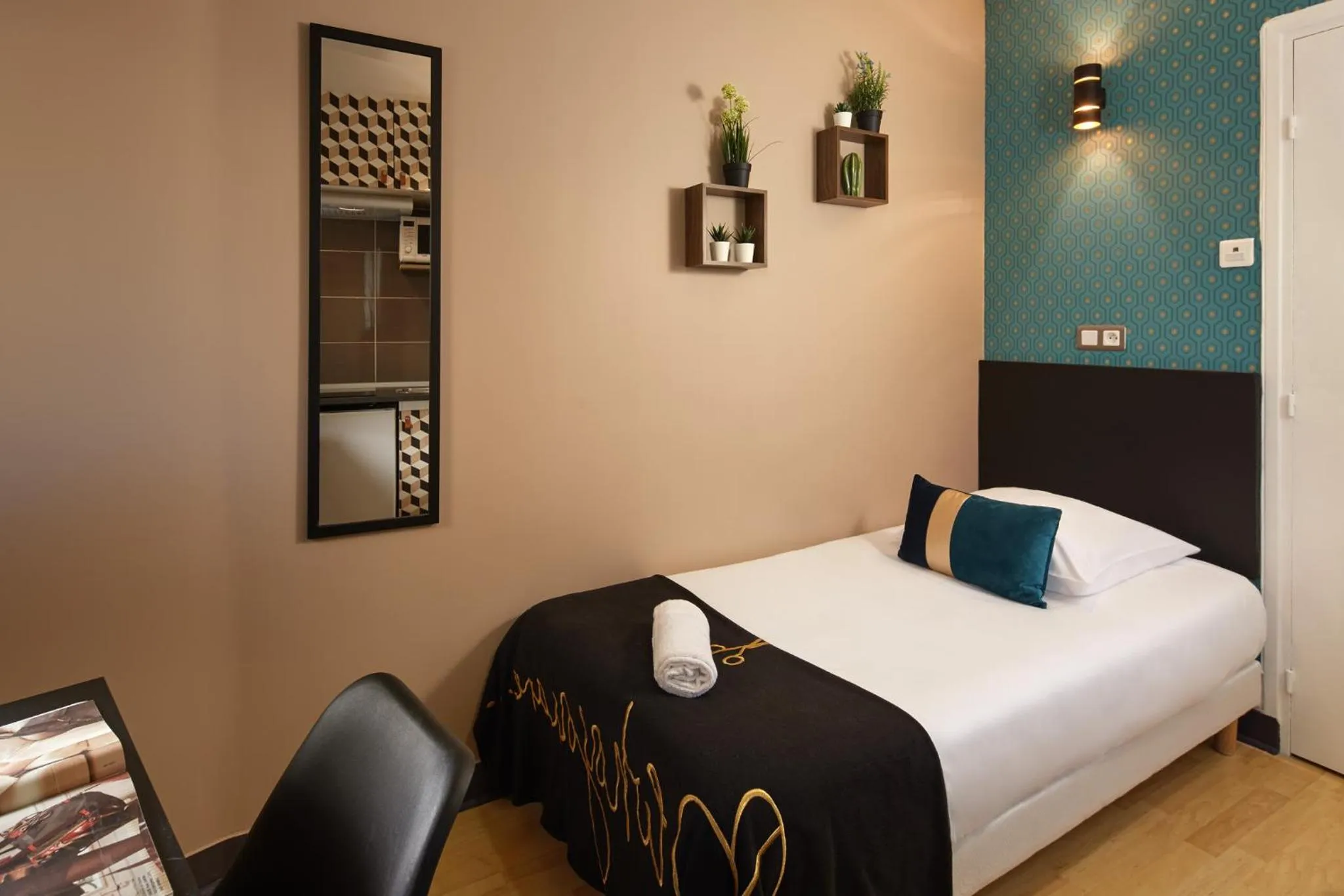 Bed in Résidence AURMAT - Appart - Hôtel - Boulogne - Paris