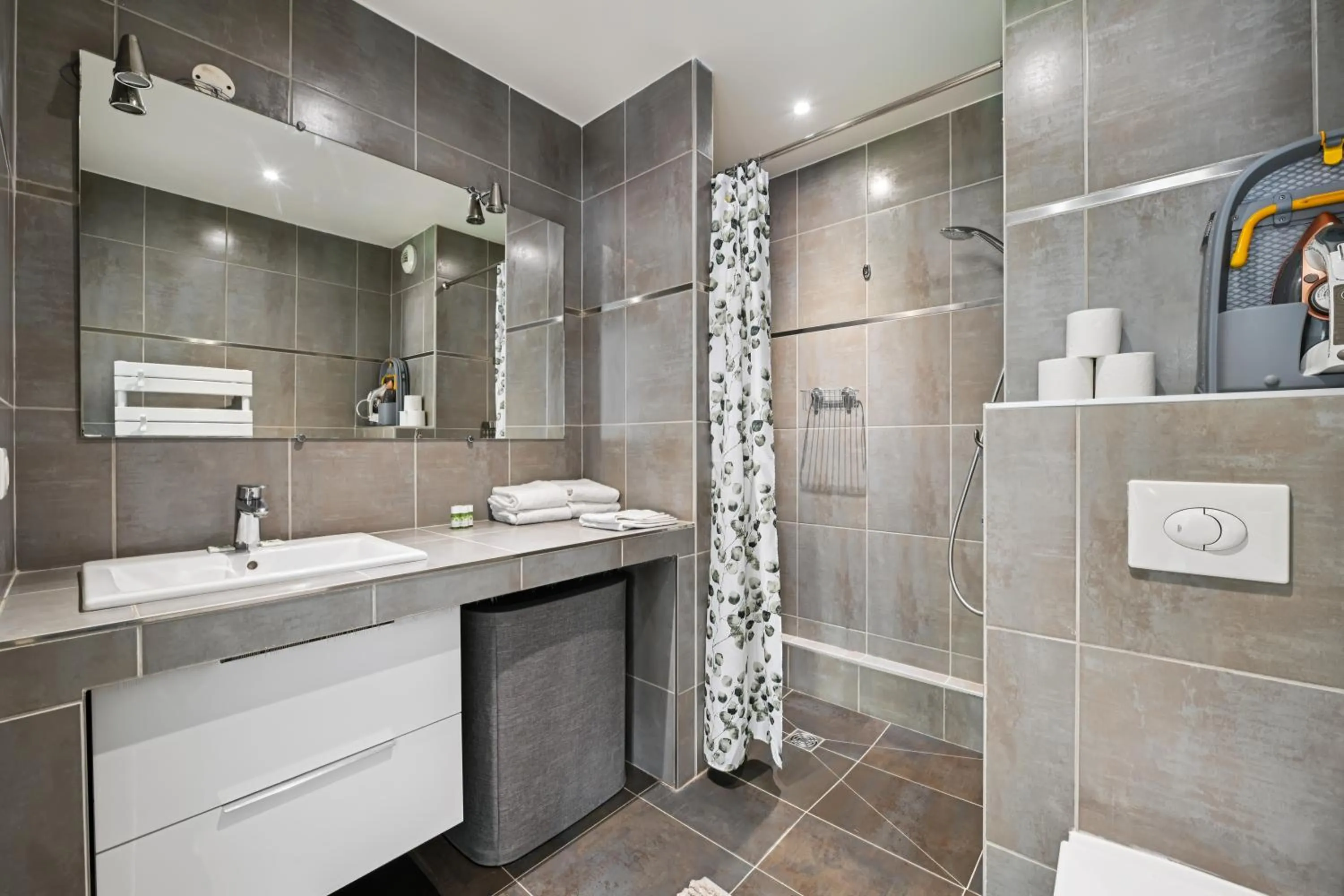 Shower in Résidence AURMAT - Appart - Hôtel - Boulogne - Paris