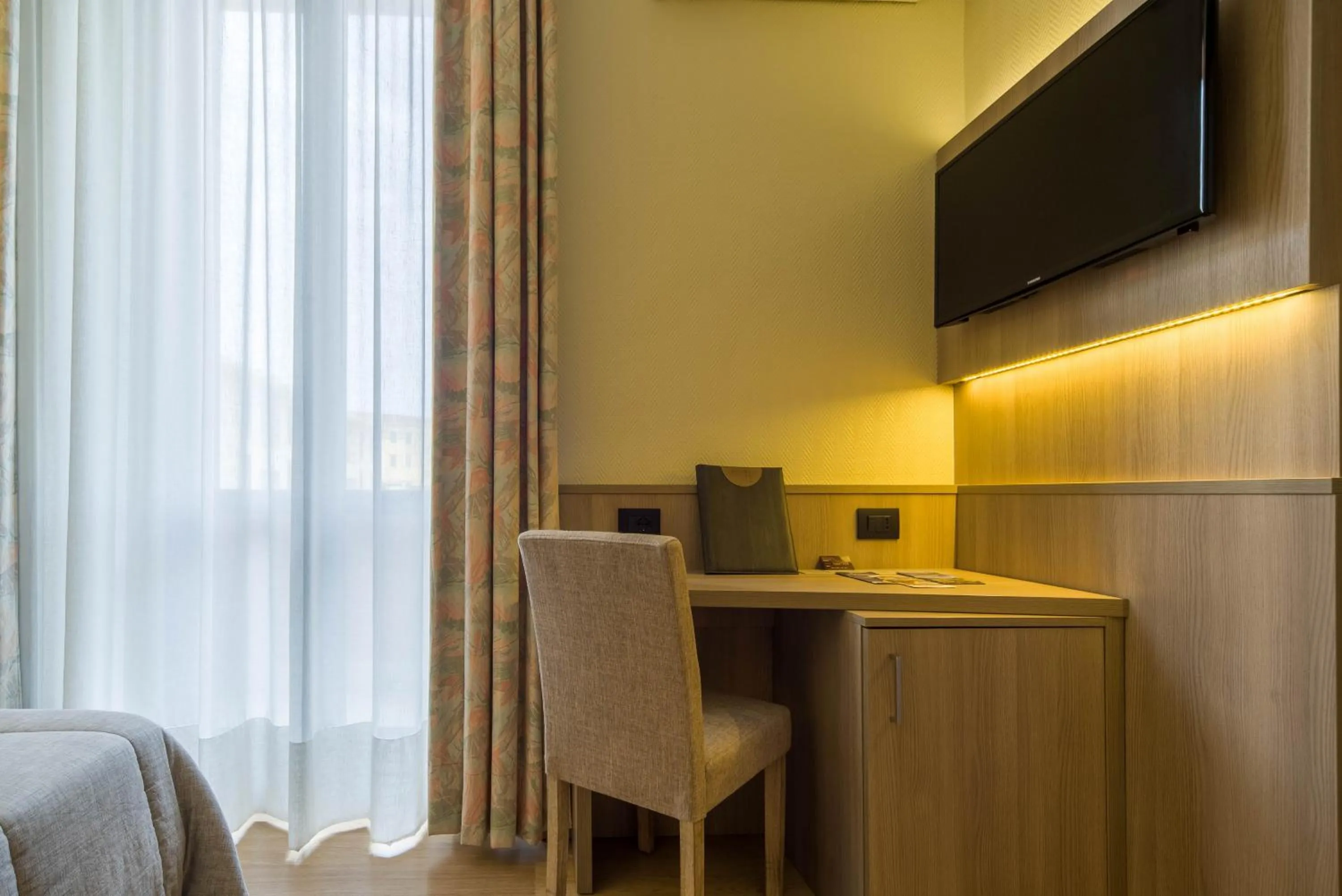 Bedroom in Hotel Est Piombino