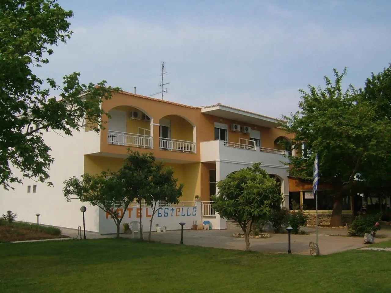Facade/entrance in Estelle Hotel