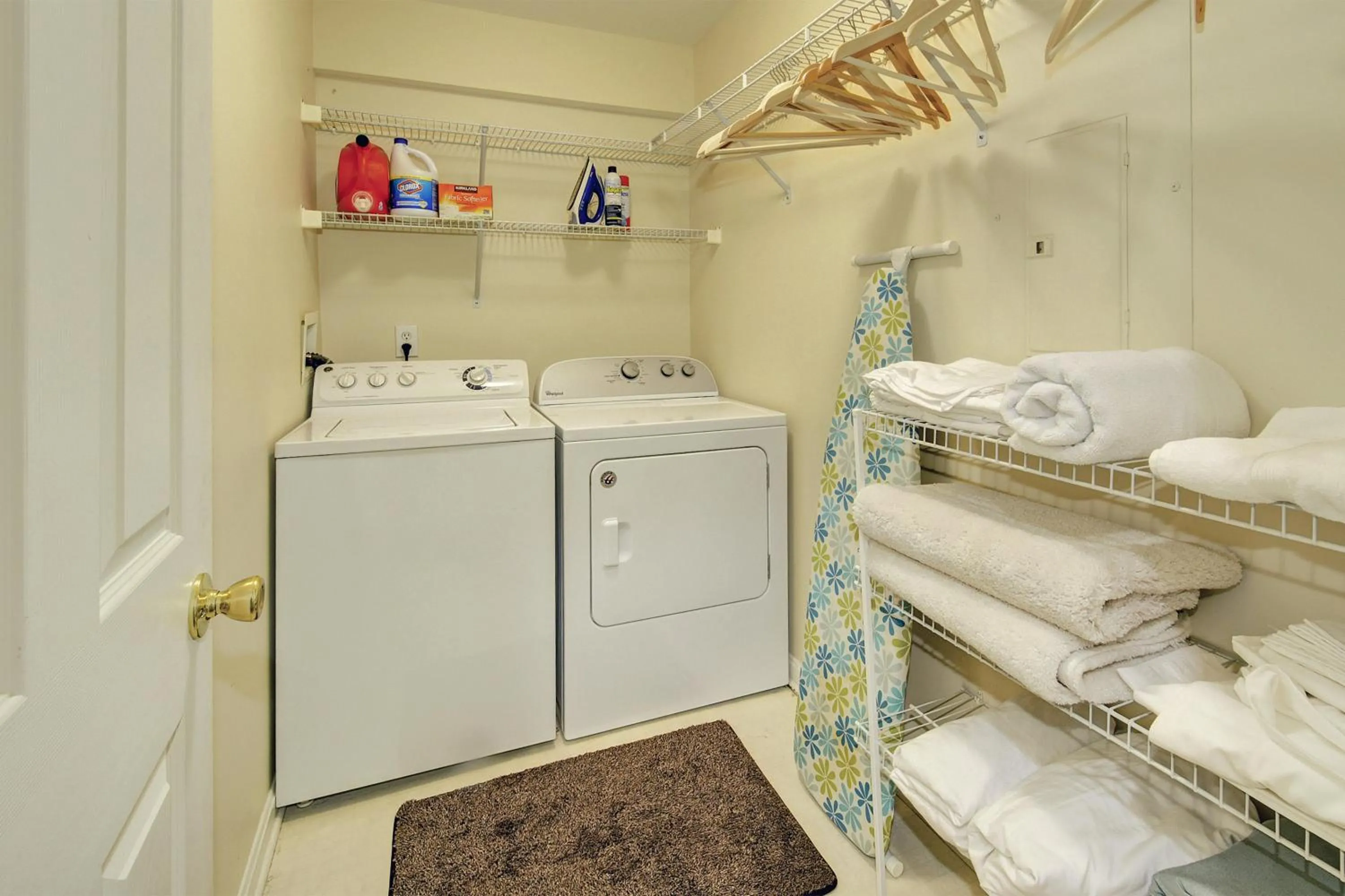 washing machine in Lux Townhouse, Walk to All, Sleeps 6 Adults
