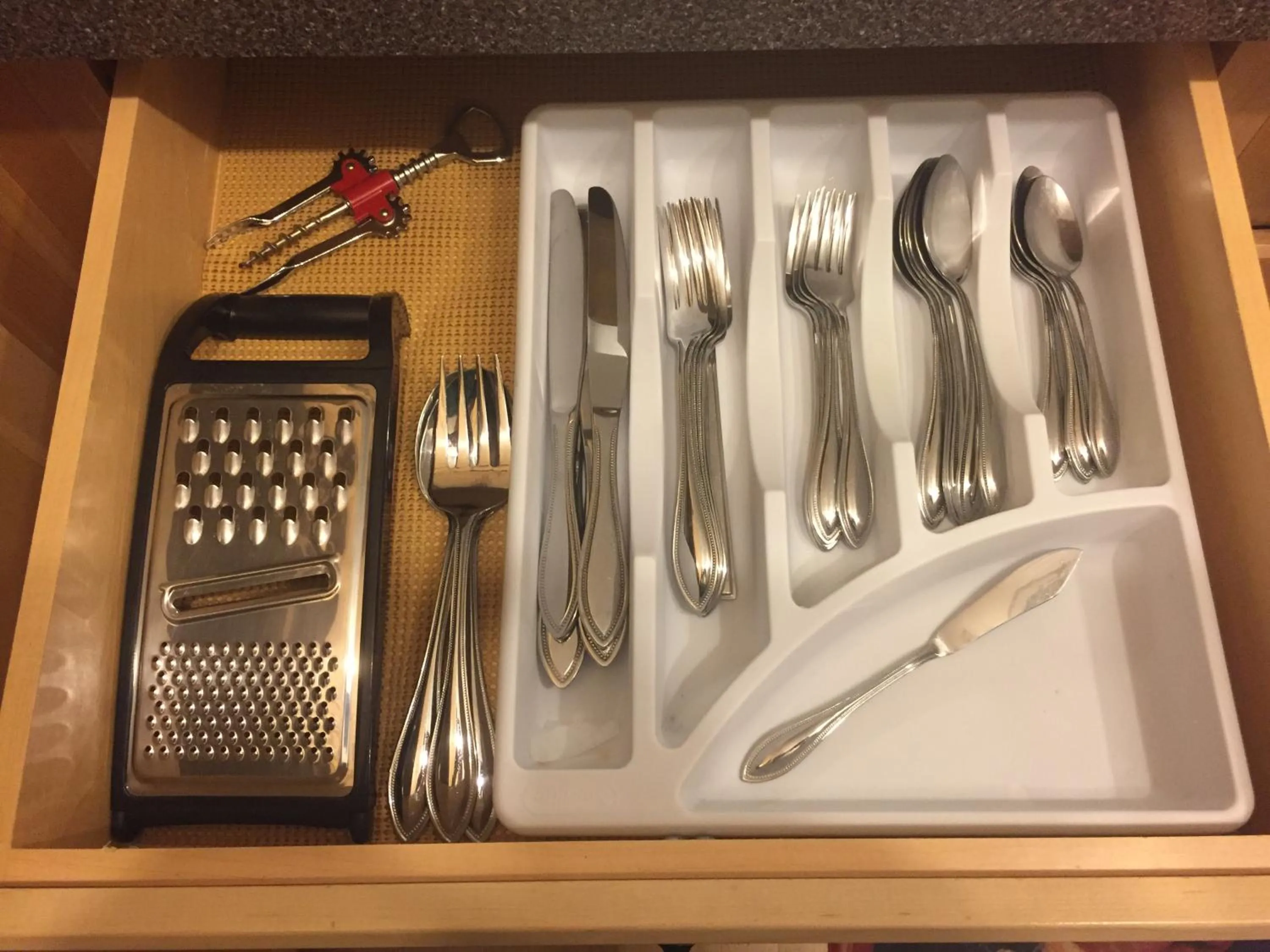 Kitchen or kitchenette in Lux Townhouse, Walk to All, Sleeps 6 Adults