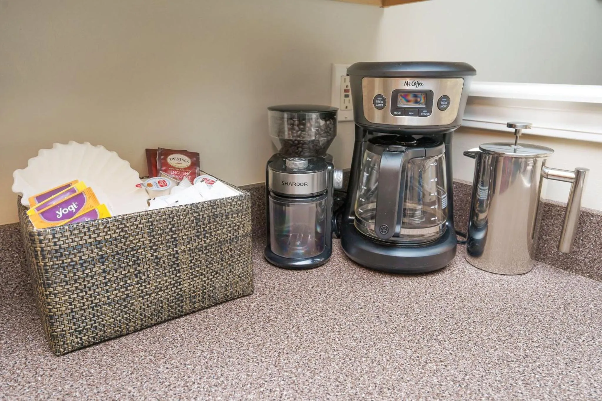 Coffee/tea facilities in Lux Townhouse, Walk to All, Sleeps 6 Adults