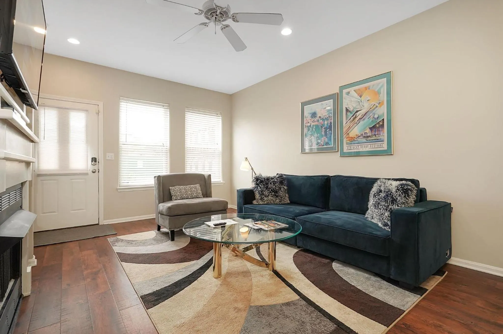 Living room in Lux Townhouse, Walk to All, Sleeps 6 Adults