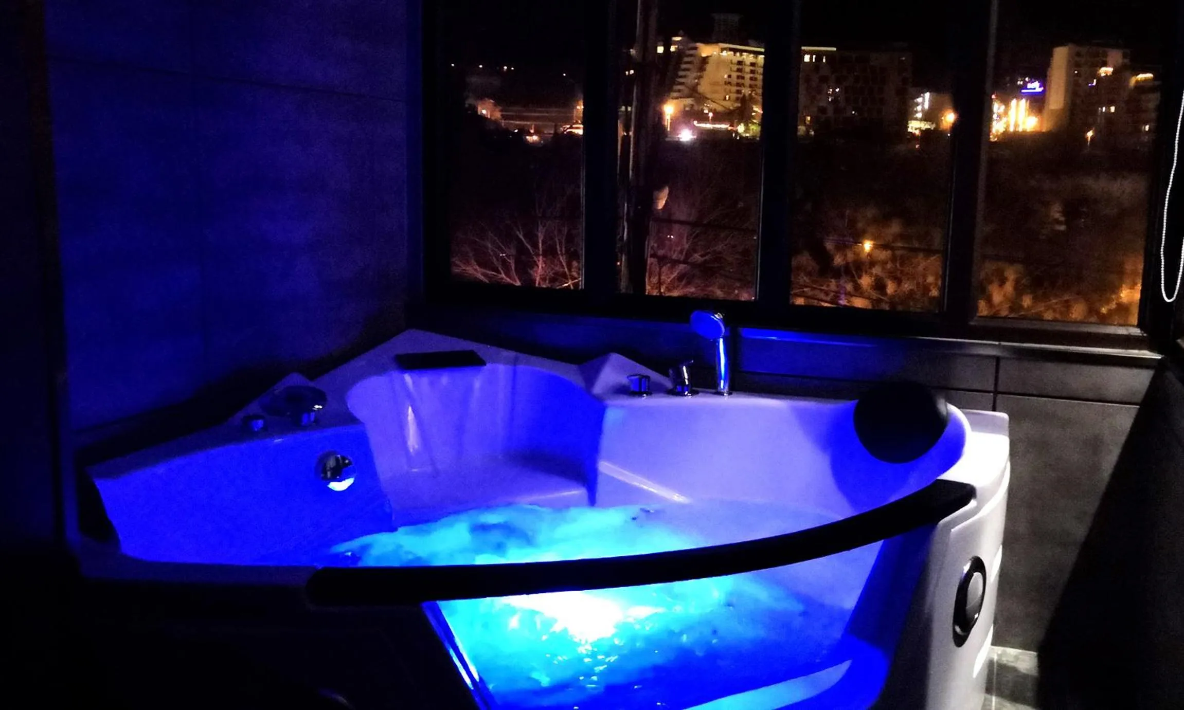Hot Tub in Piano Borracho Boutique Hotel Old Tbilisi
