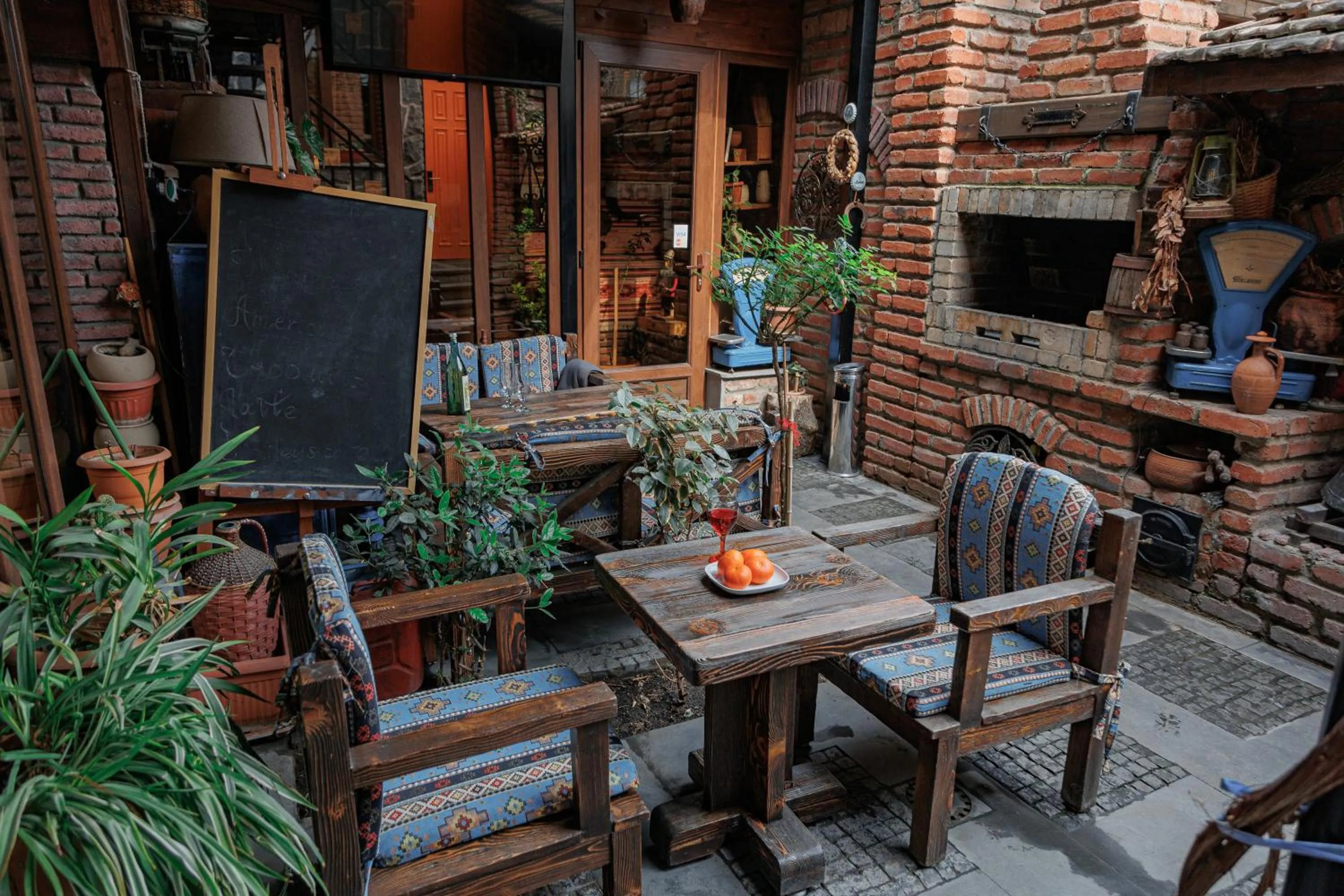 Restaurant/places to eat in Piano Borracho Boutique Hotel Old Tbilisi