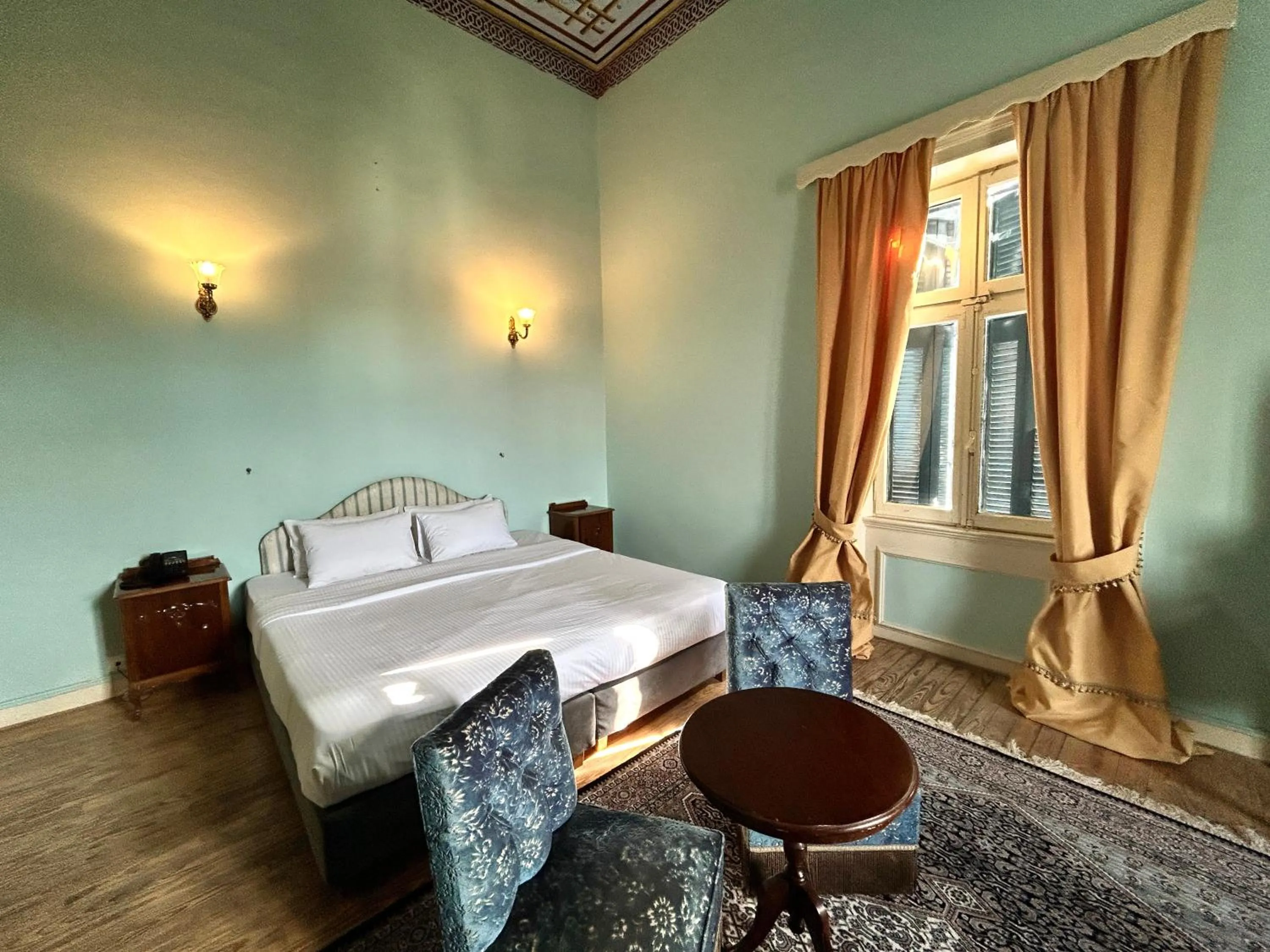 Photo of the whole room, Bed in Loriet Hotel