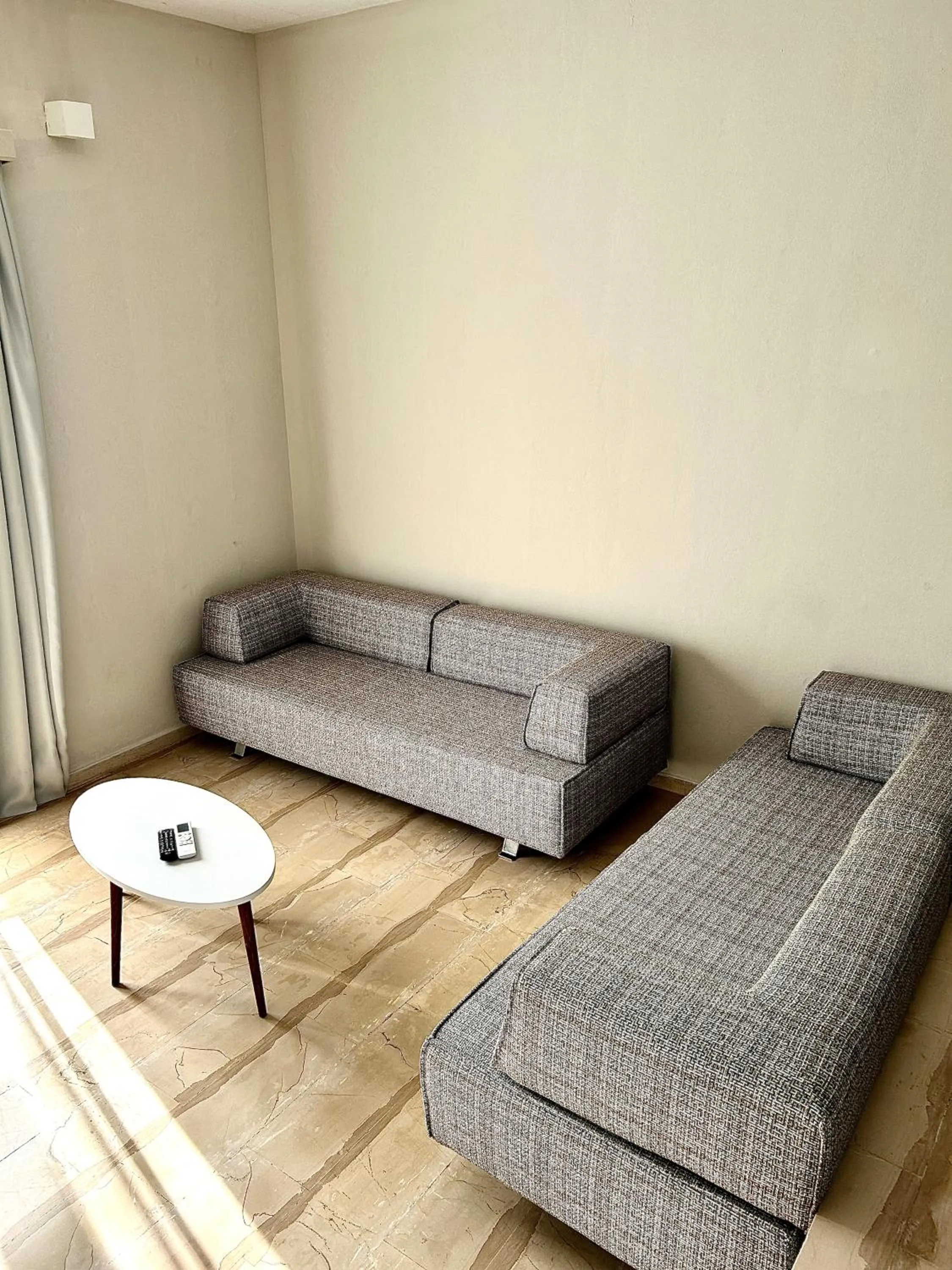 Living room in Loriet Hotel