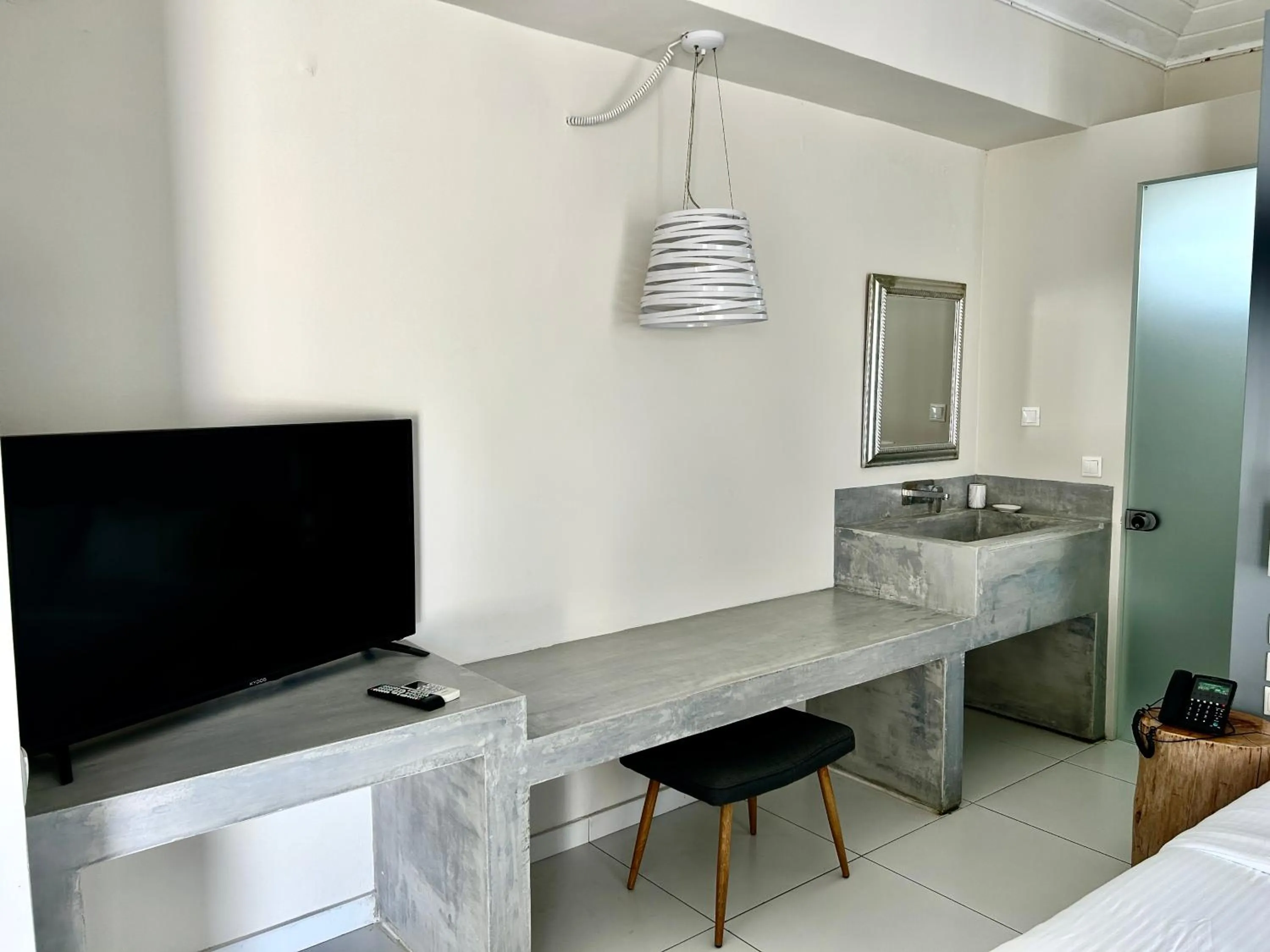 TV and multimedia in Loriet Hotel