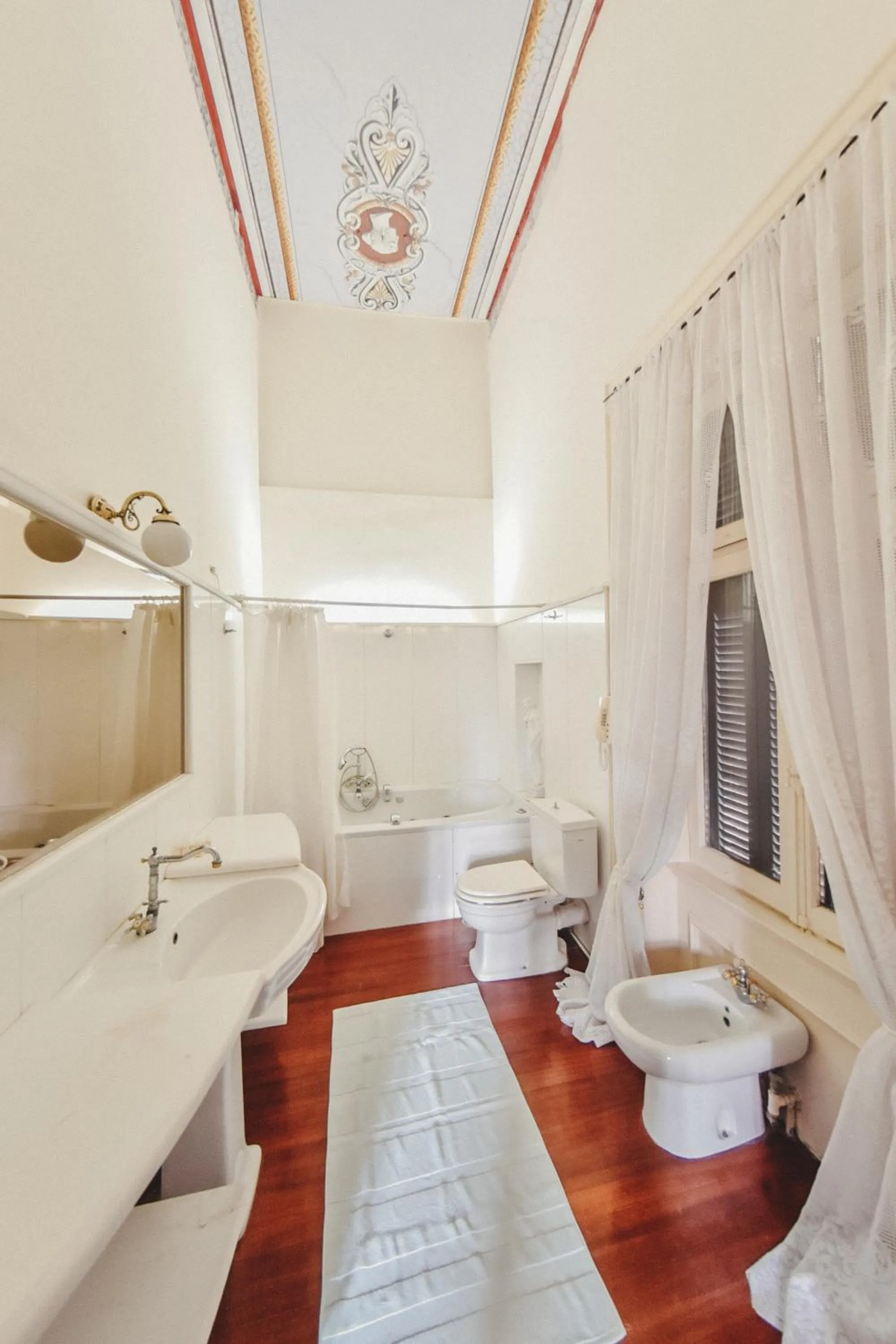 Bathroom in Loriet Hotel