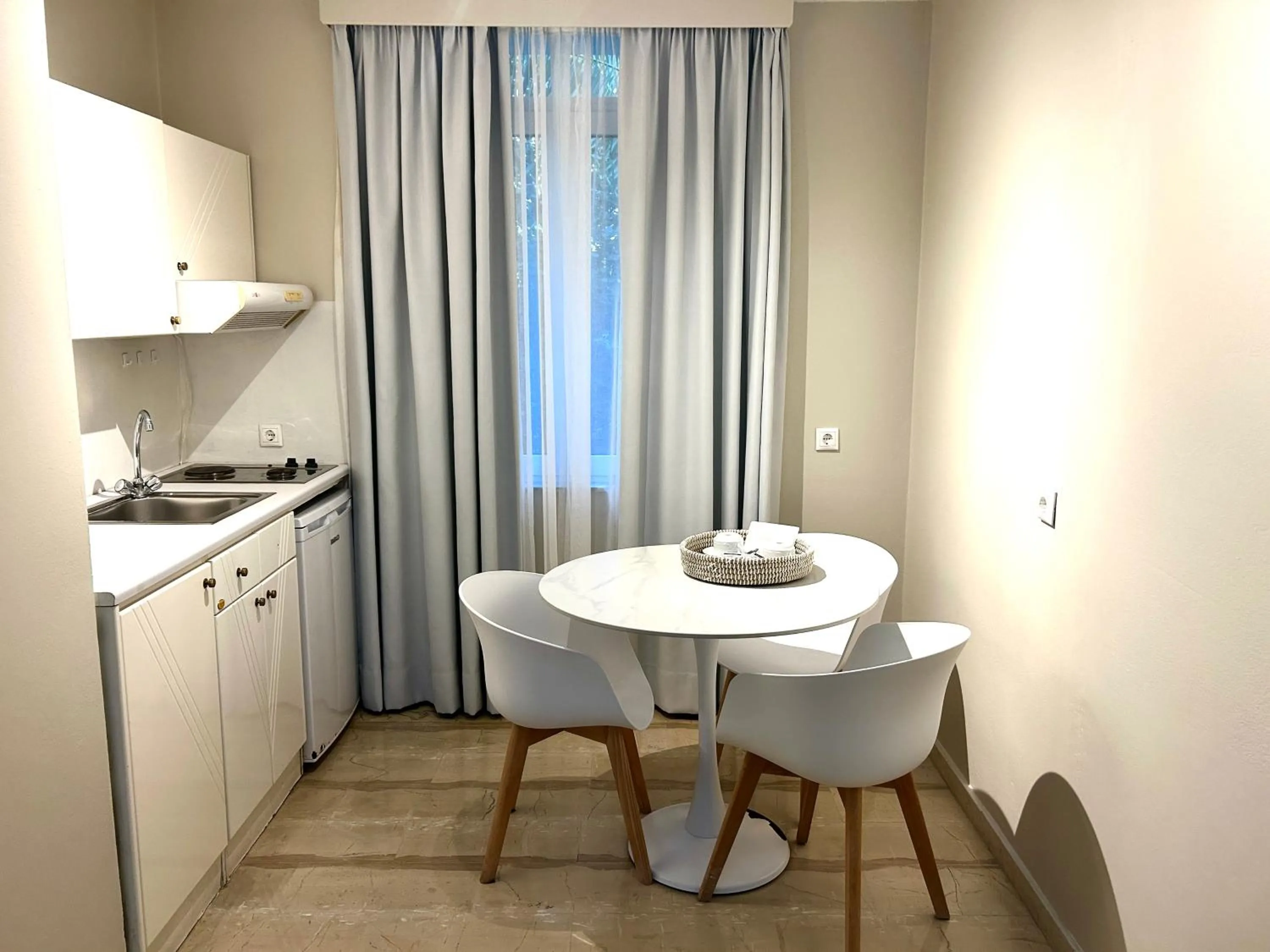 Kitchen or kitchenette in Loriet Hotel